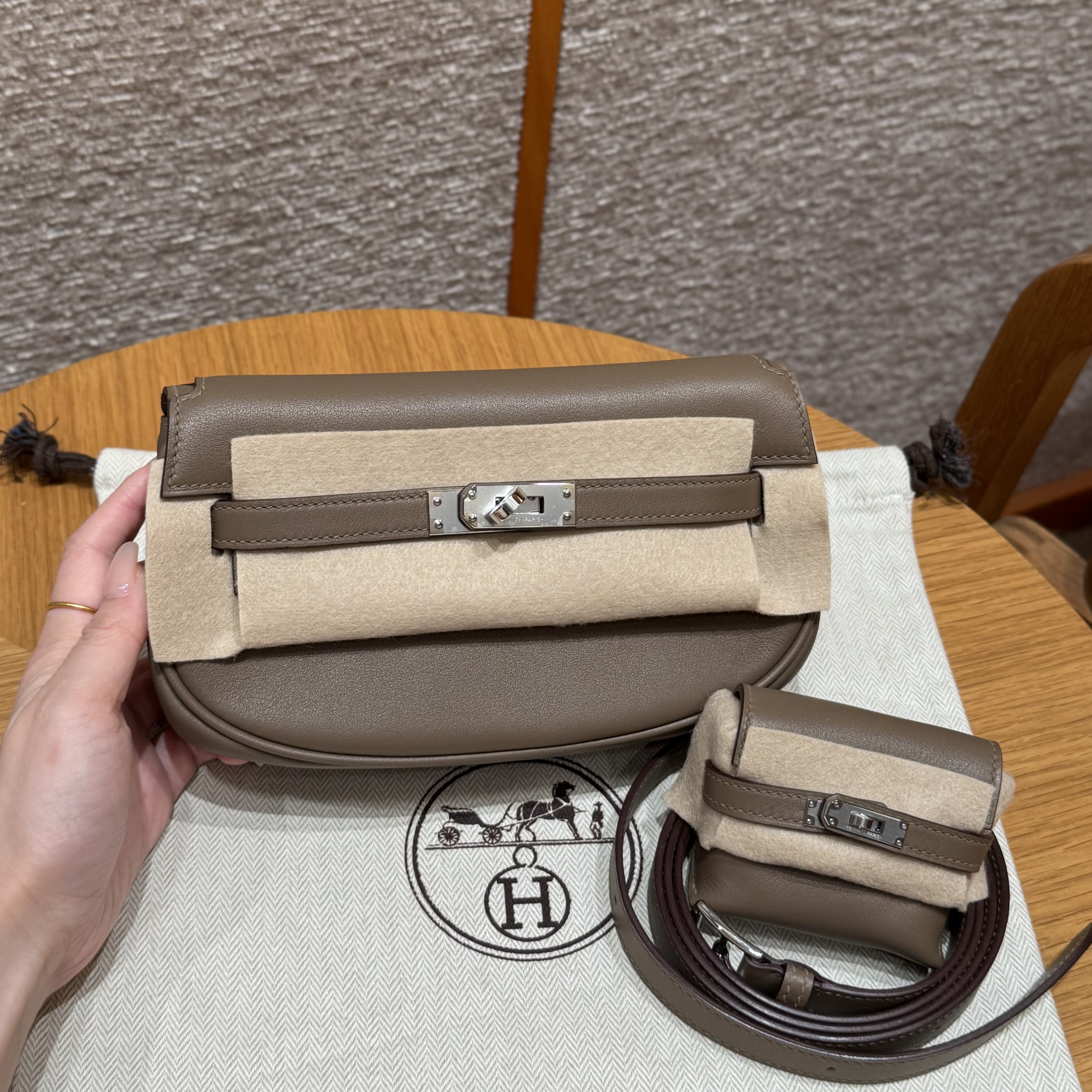 에르메스 Hermes Kelly moove17cm Swift D0 Beige de Weimar/silver