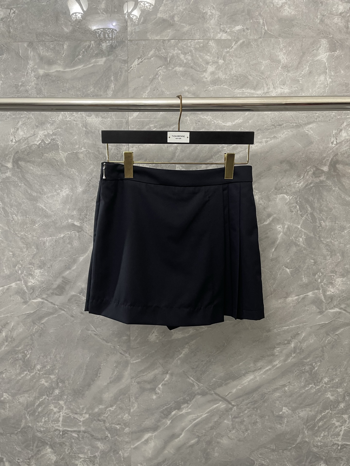 톰브라운 Thom Browne 치마