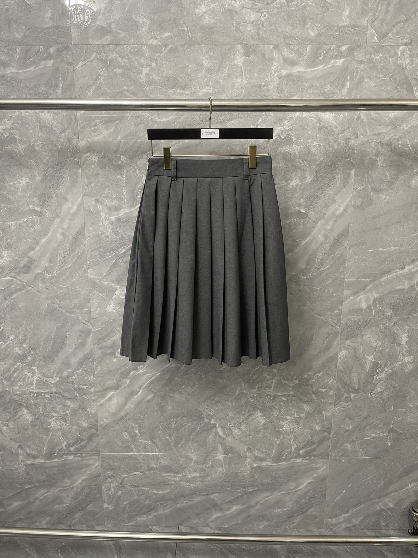 톰브라운 Thom Browne 치마