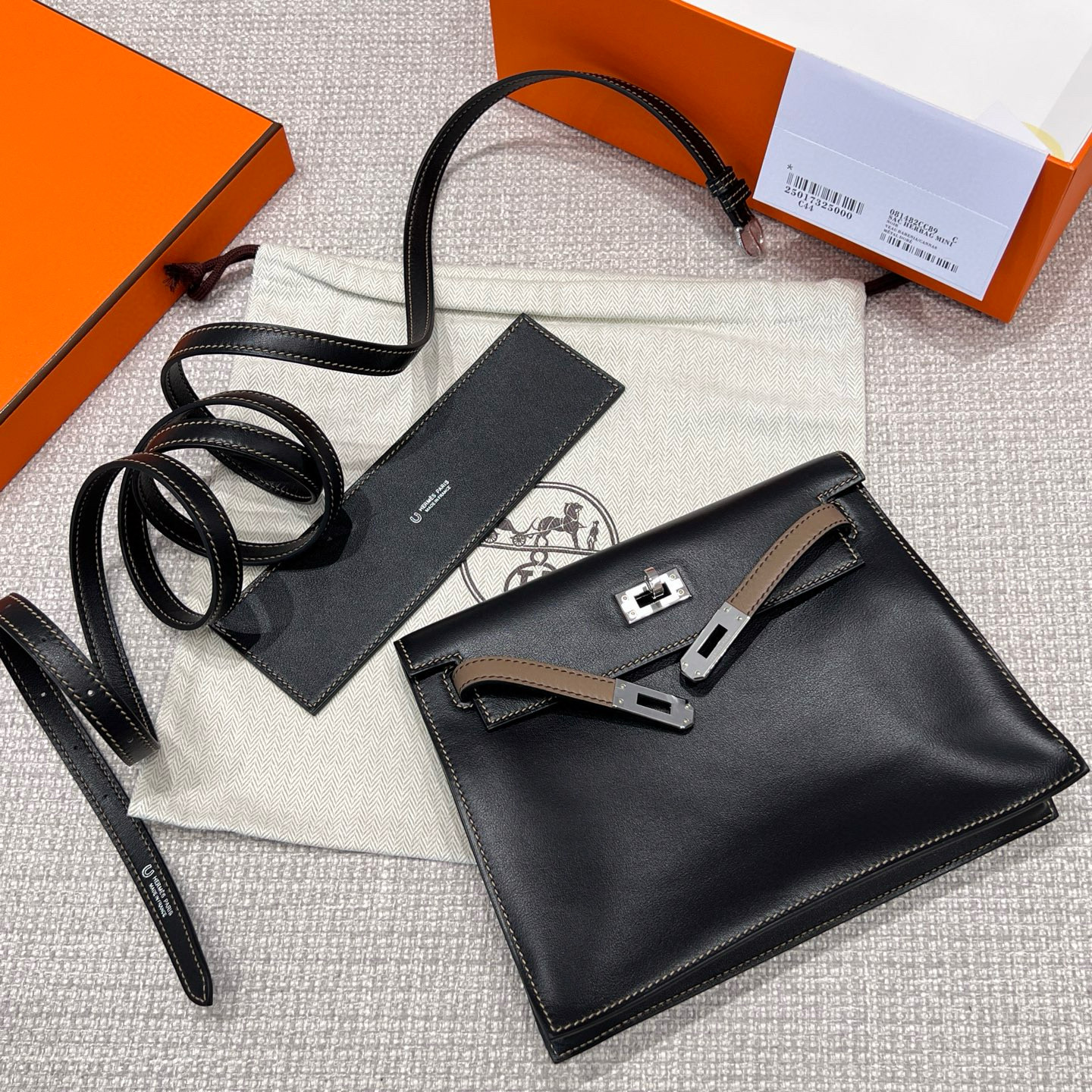 에르메스 Hermes Kelly danse Germany Leather 89 Noir and 18 Etoupe/silver