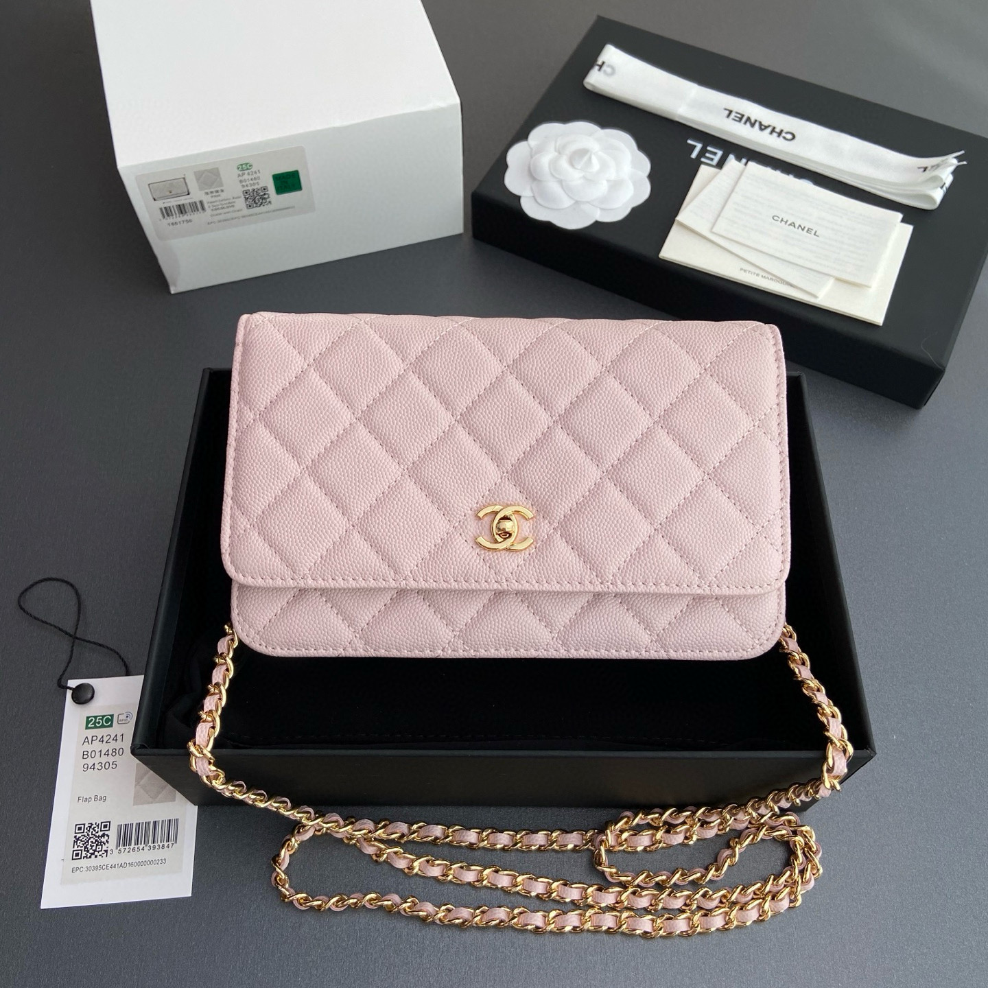 샤넬 Chanel Classic Wallet On Chain WOC 체인 지갑 AP4241 20cm 