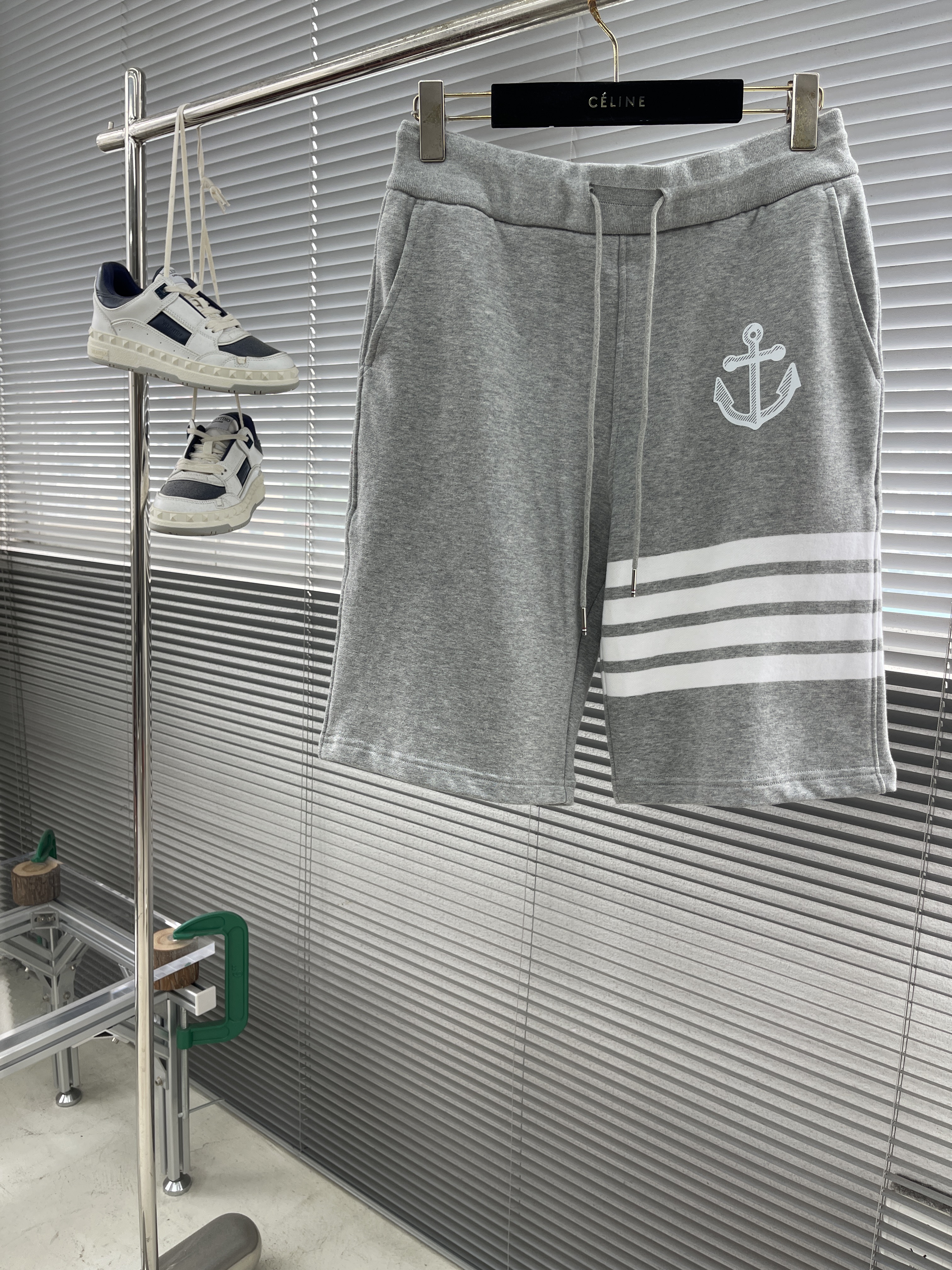 톰브라운 Thom Browne 반바지