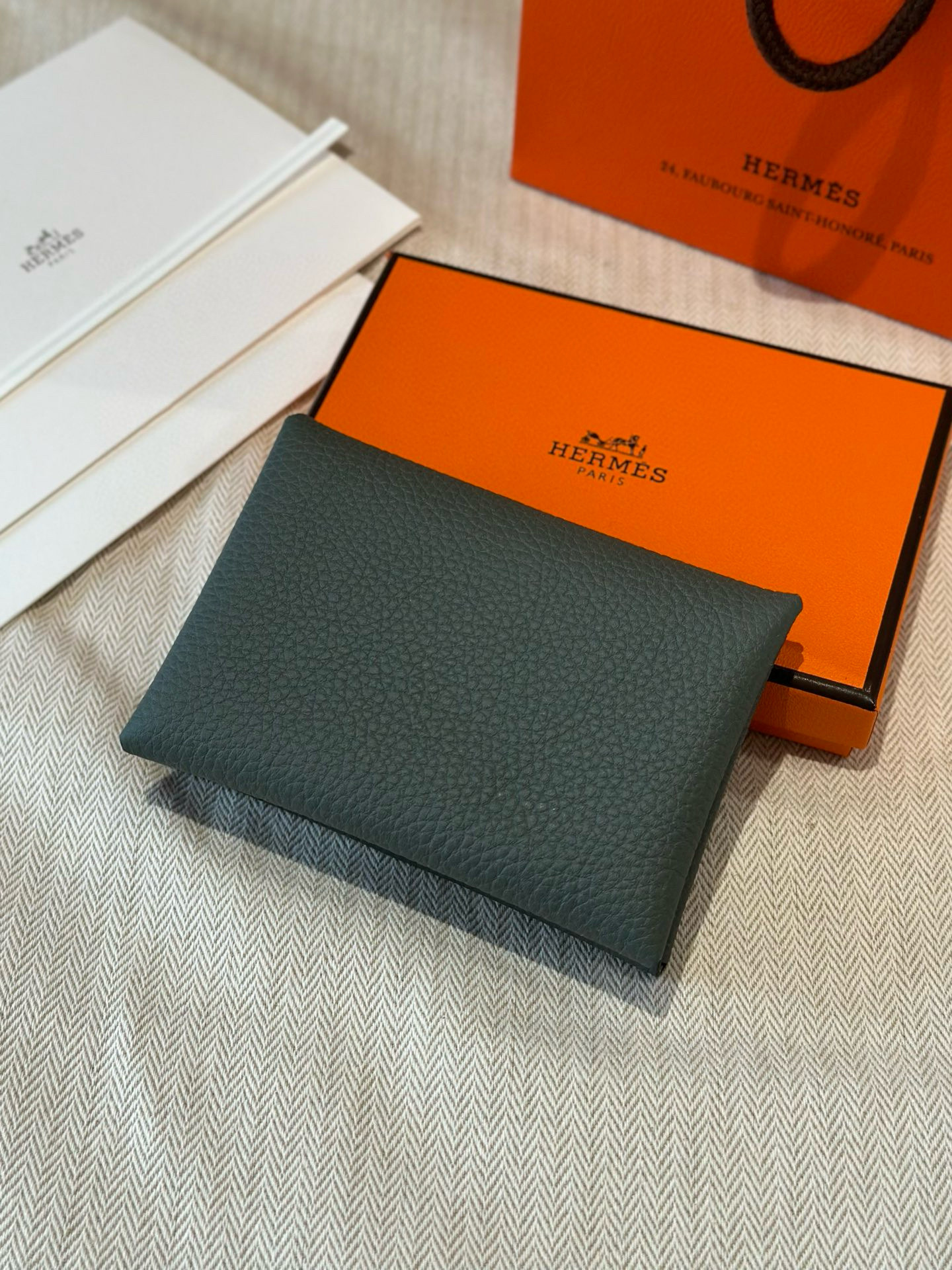 에르메스 Hermes Calvin duo Card Holder 10.5cm chèvre 63 Amande and 80Gris Perle/silver