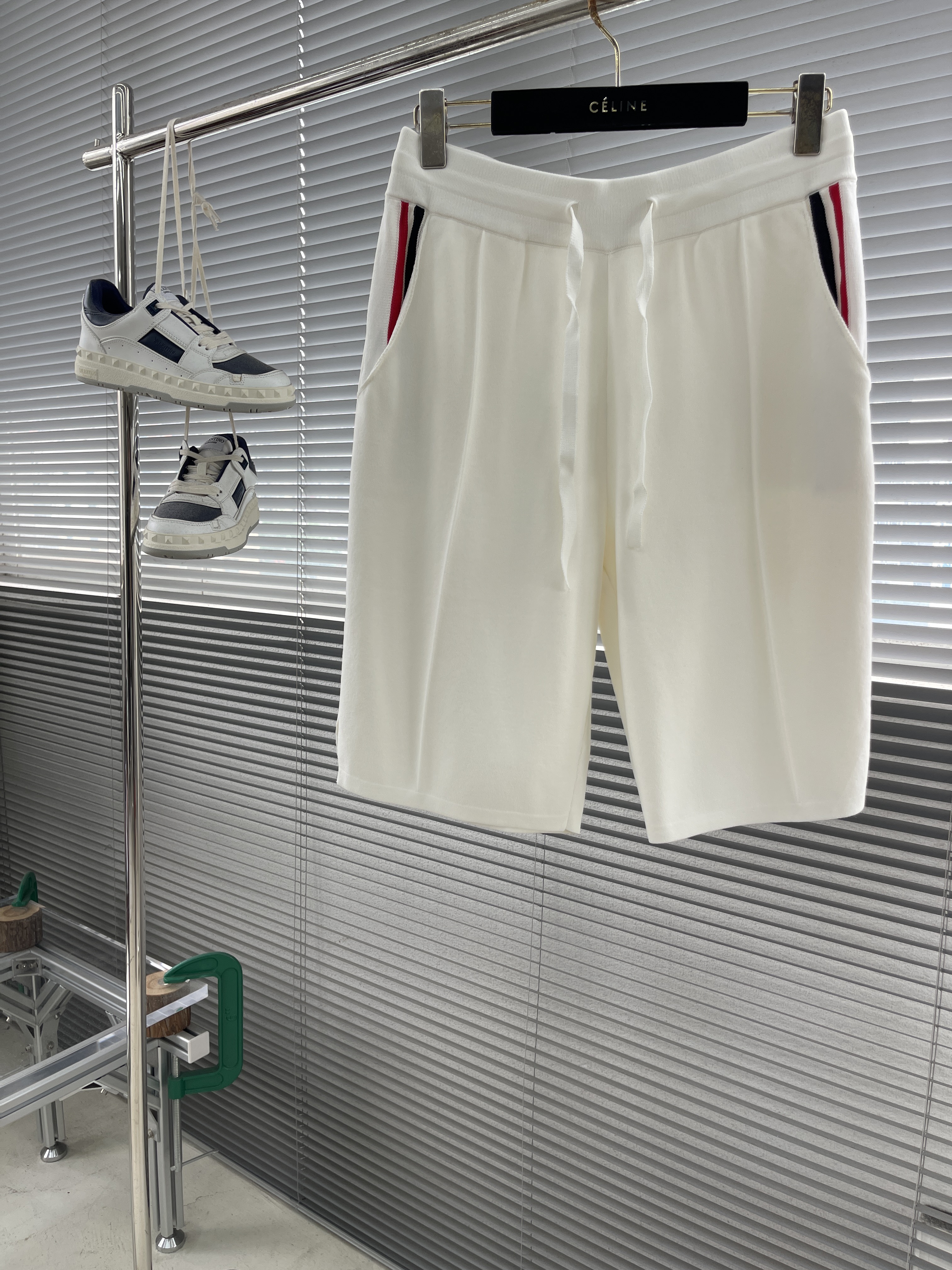 톰브라운 Thom Browne 반바지
