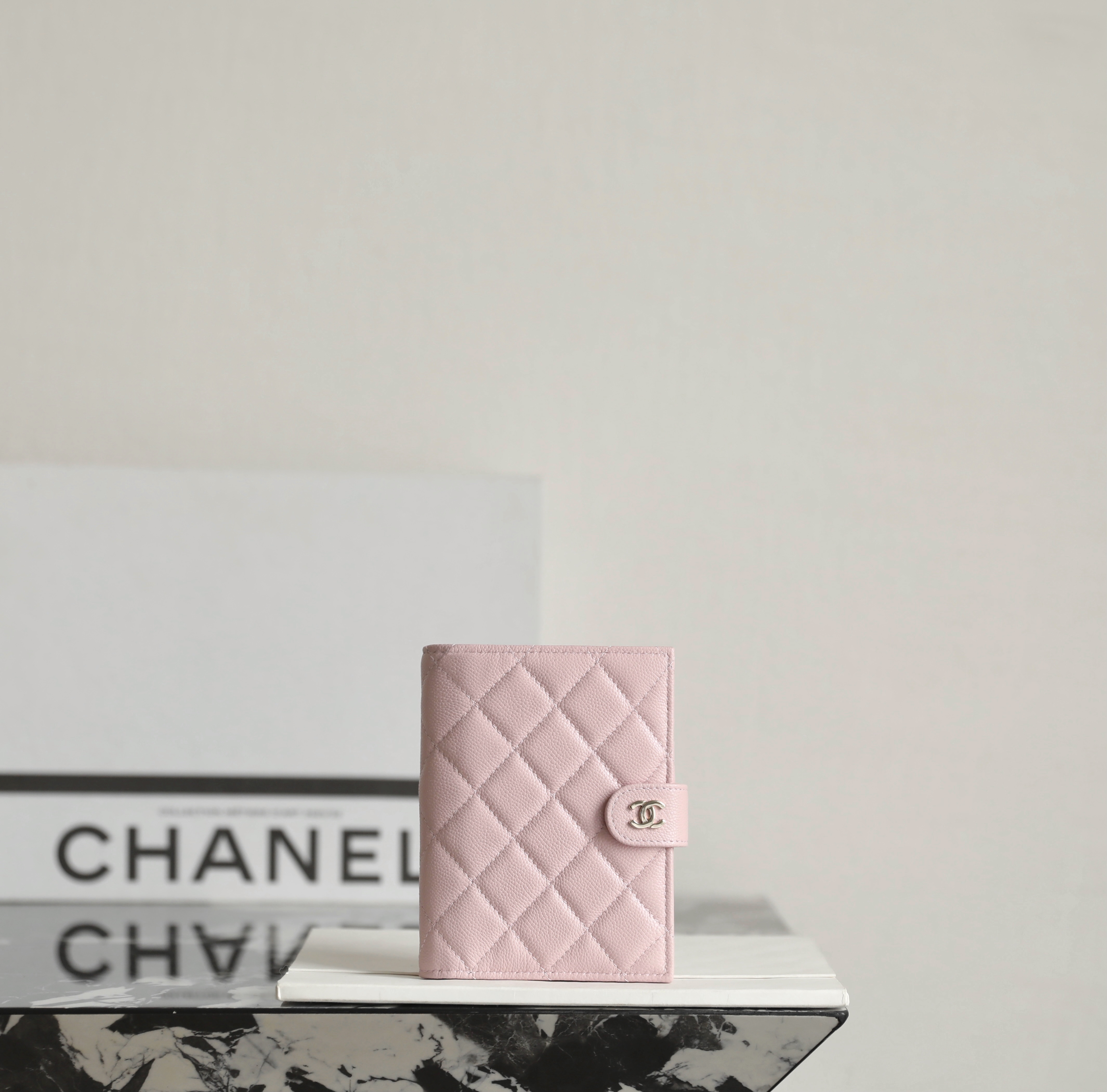 샤넬 Chanel passport case C-84 14.5CM