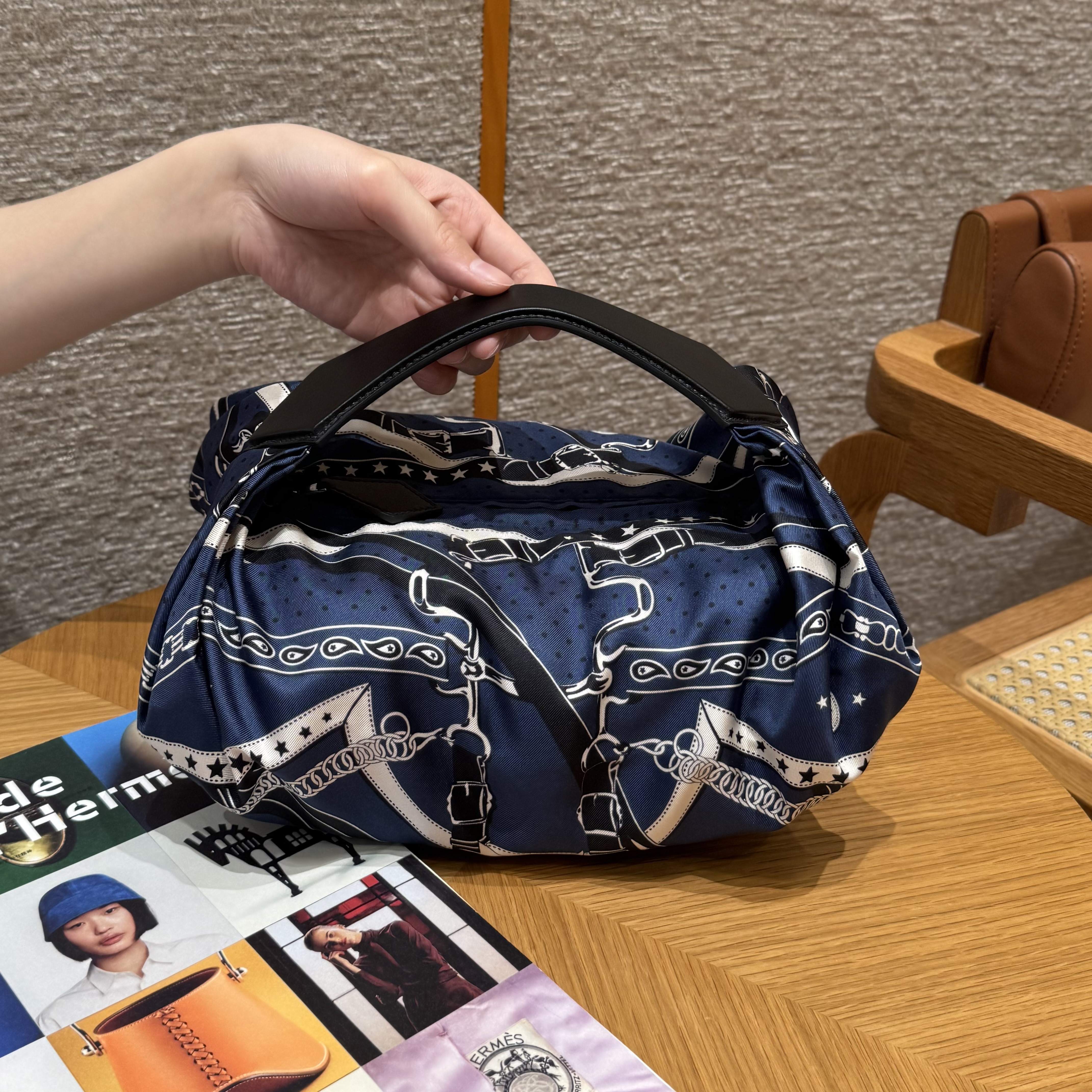 에르메스 Hermes Balusoie 32cm Silk and Hunter Blue Indigo and noir/silver