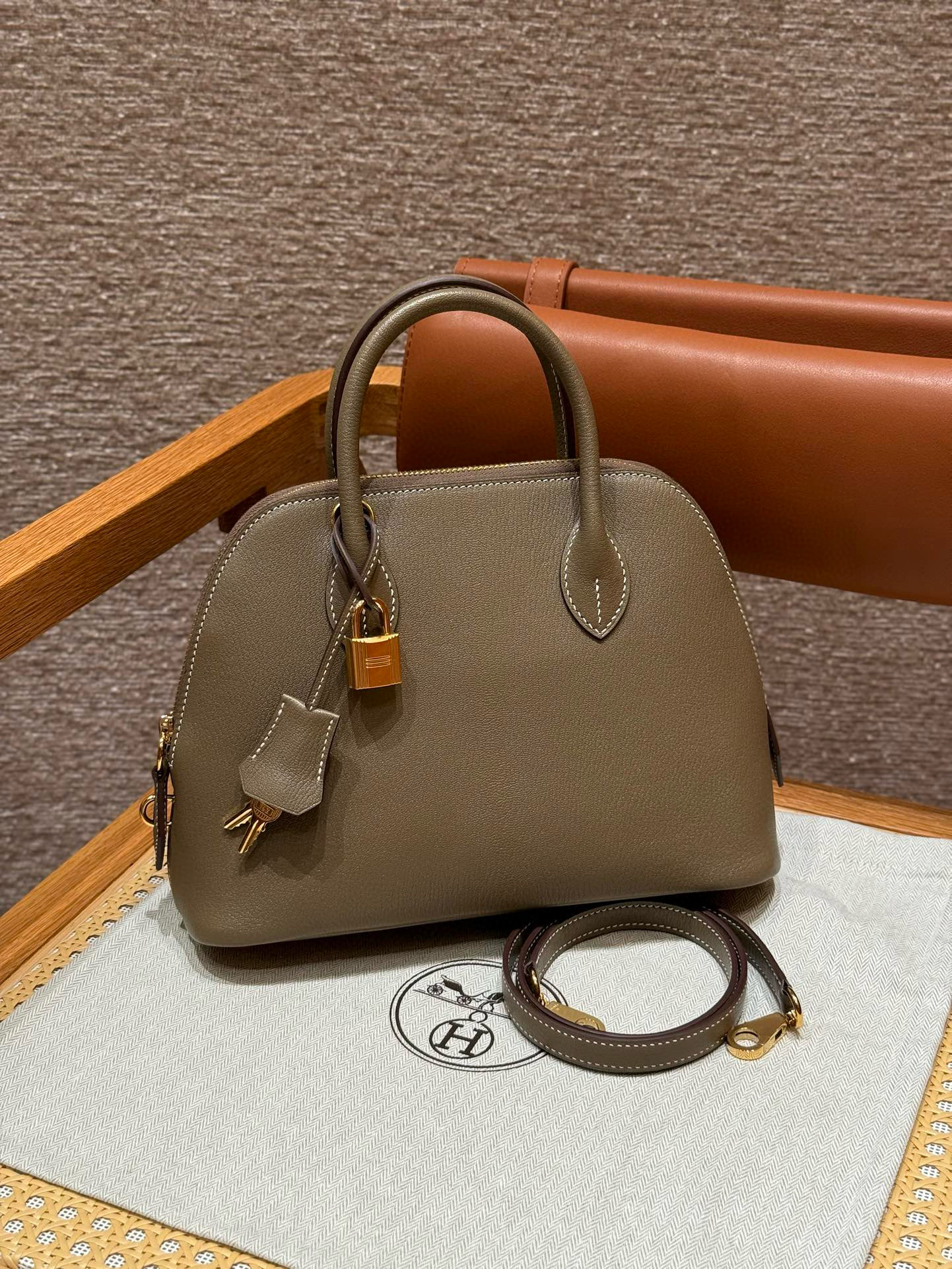 에르메스 Hermes Bolide 25cm chèvre 18 Etoupe/gold