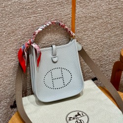 에르메스 Hermes Mini Evelyne 16cm clemence 08 Blue pale/gold
