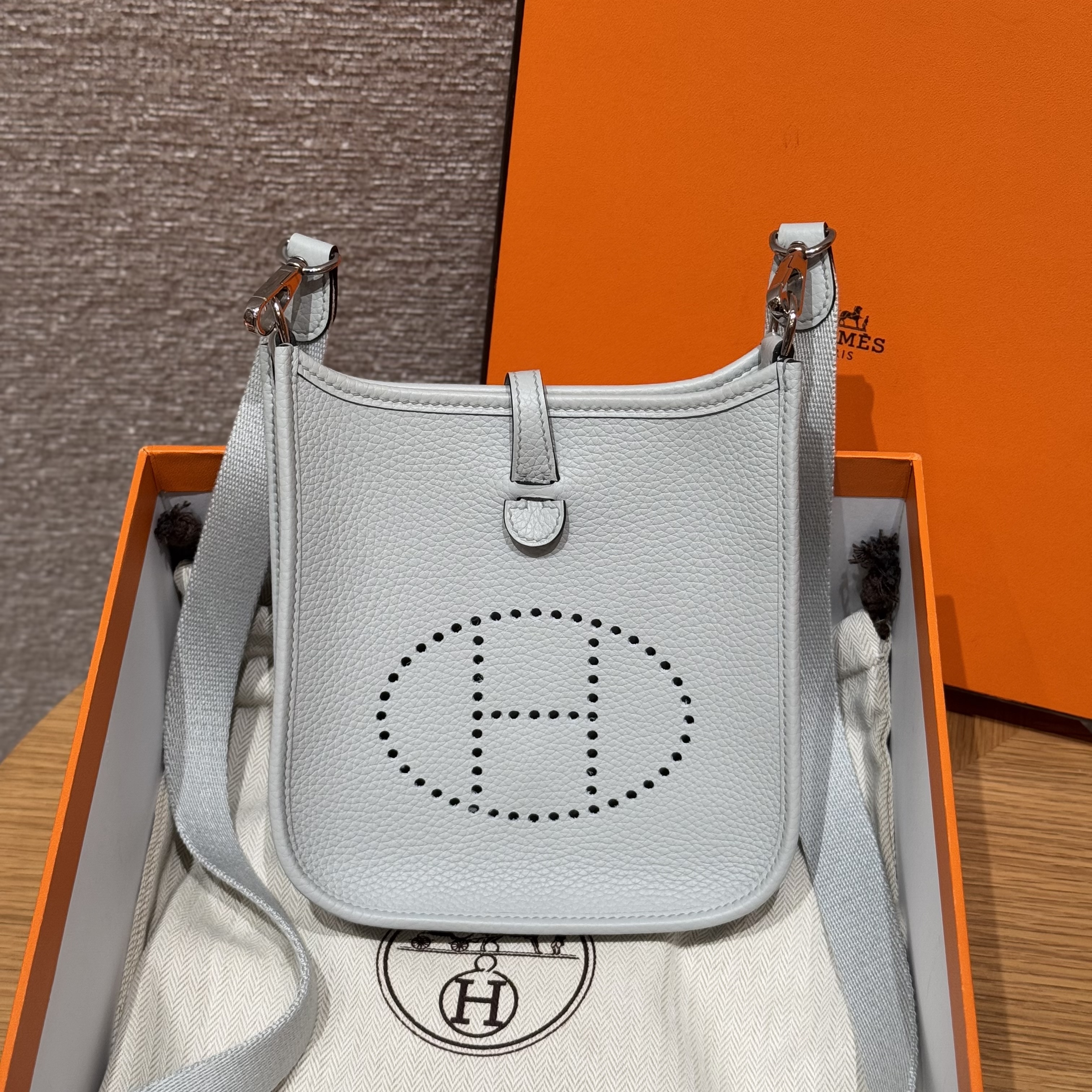 에르메스 Hermes Mini Evelyne 16cm clemence 08 Blue pale/silver