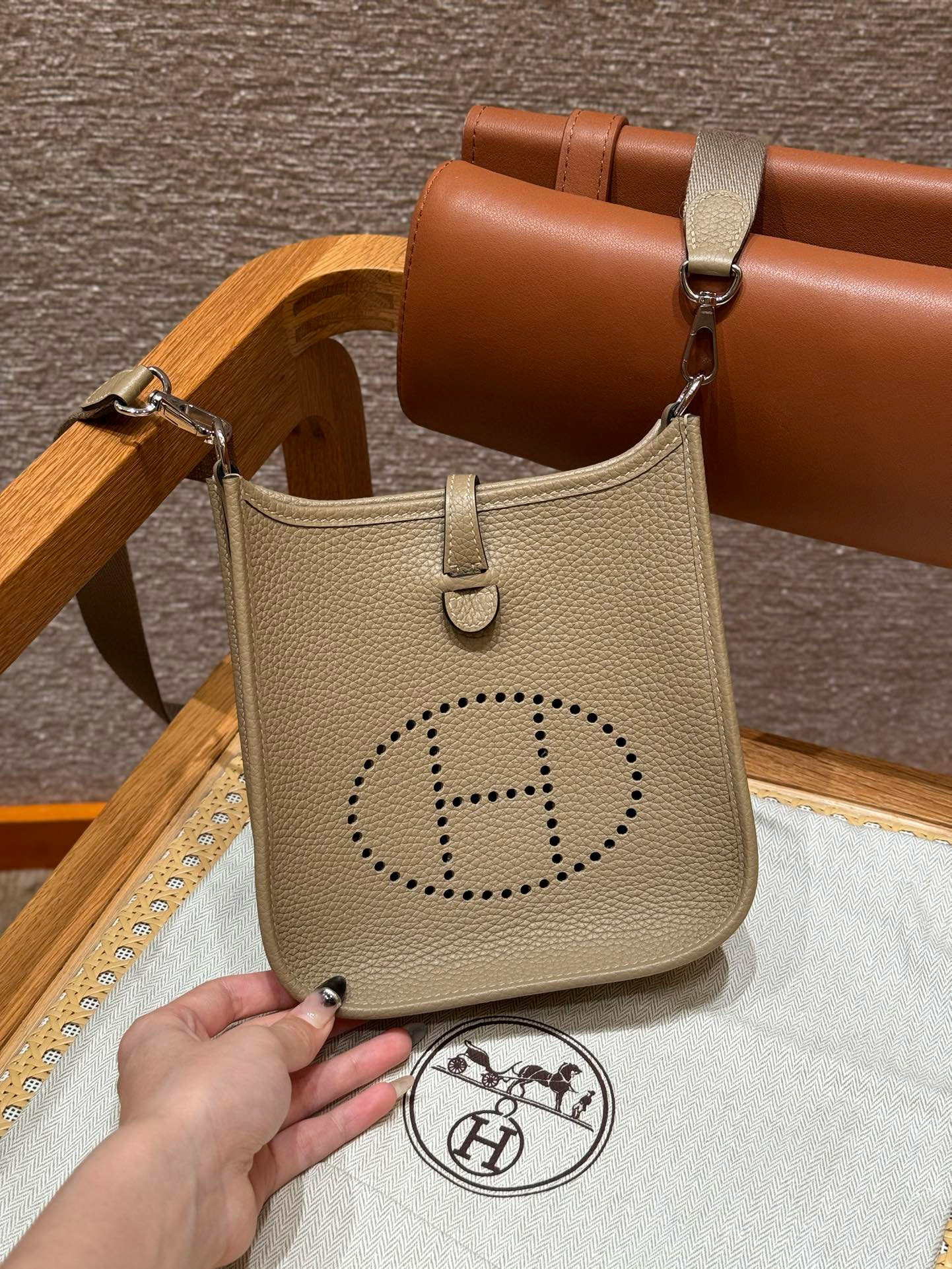 에르메스 Hermes Mini Evelyne 16cm clemence 8Q Beige Marfa/silver