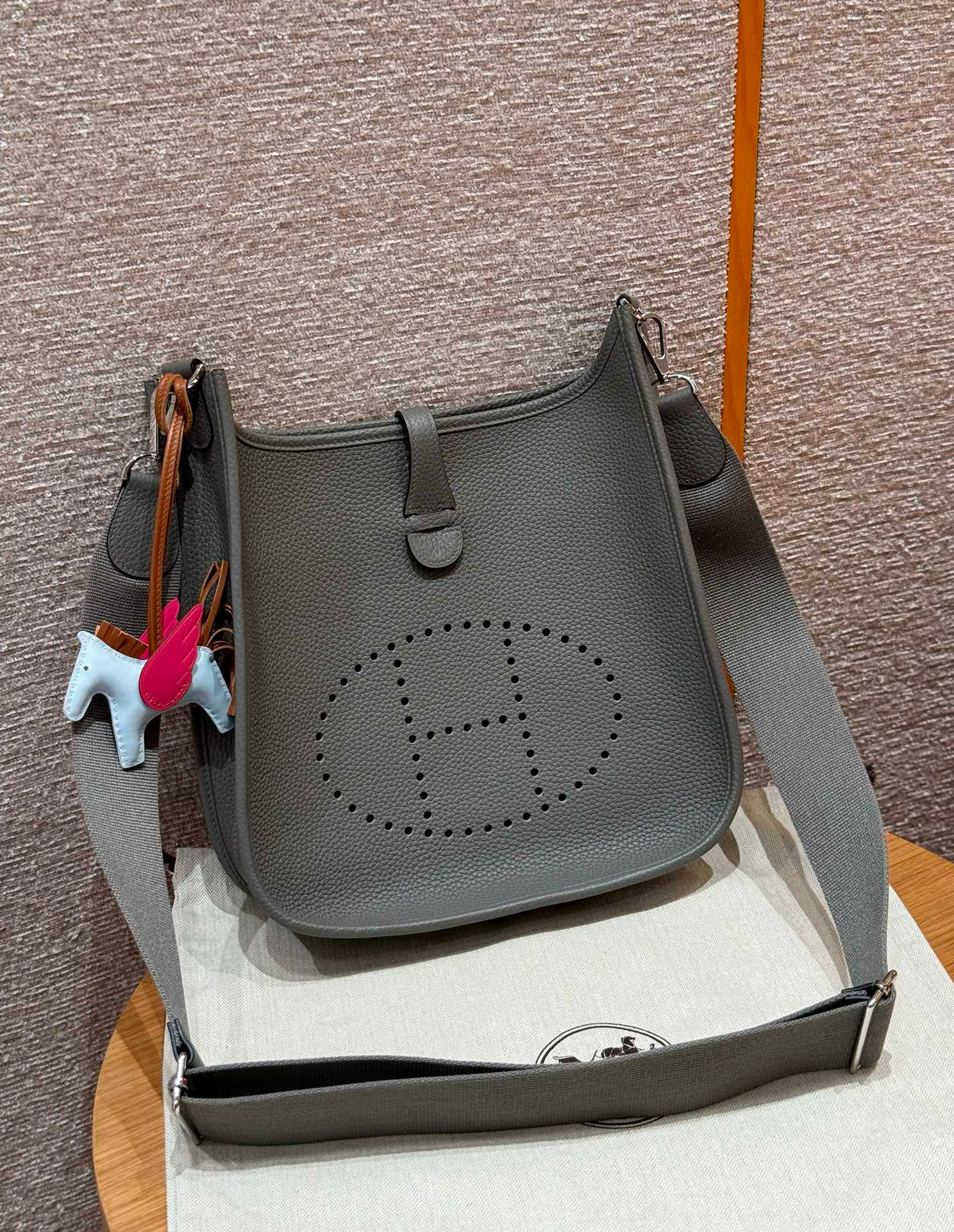 에르메스 Hermes Evelyne 29cm clemence 0L Girs Mayer/silver