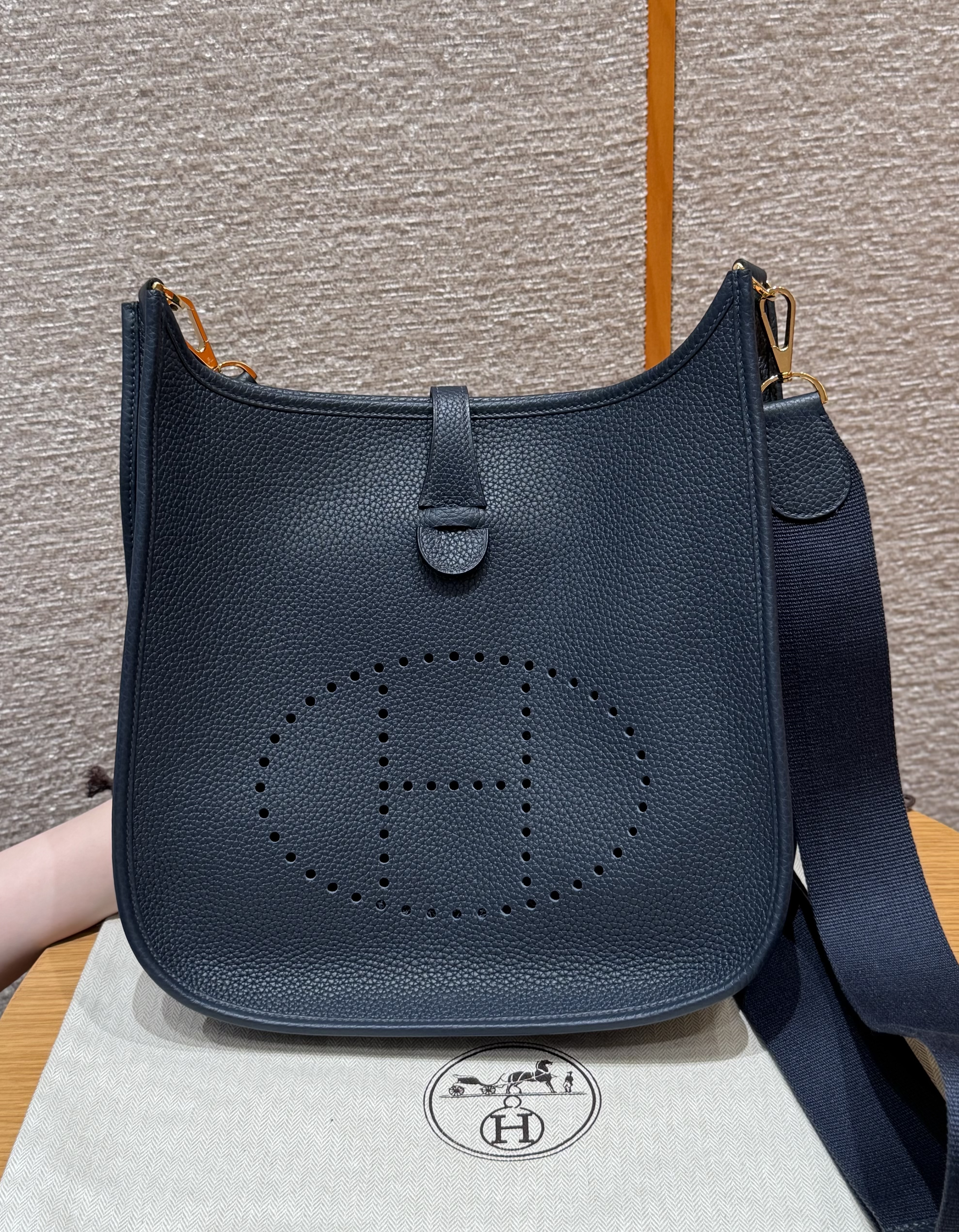 에르메스 Hermes Evelyne 29cm clemence 2Z Blue niut/gold