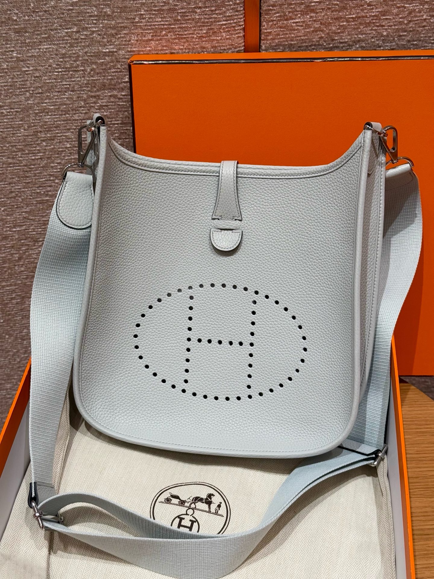 에르메스 Hermes Evelyne 29cm clemence 08 Blue pale/silver