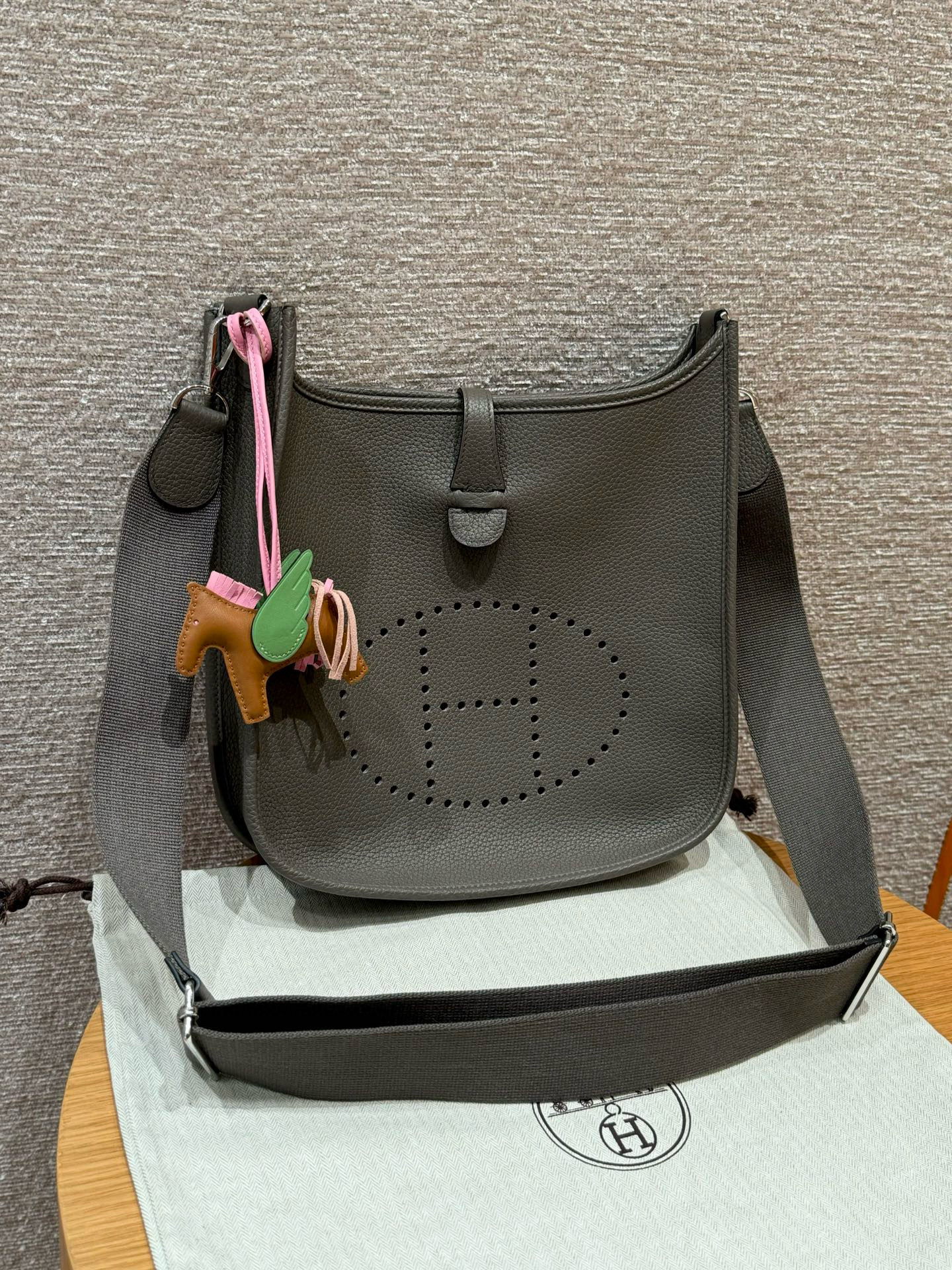 에르메스 Hermes Evelyne 29cm clemence 8F Etain/silver
