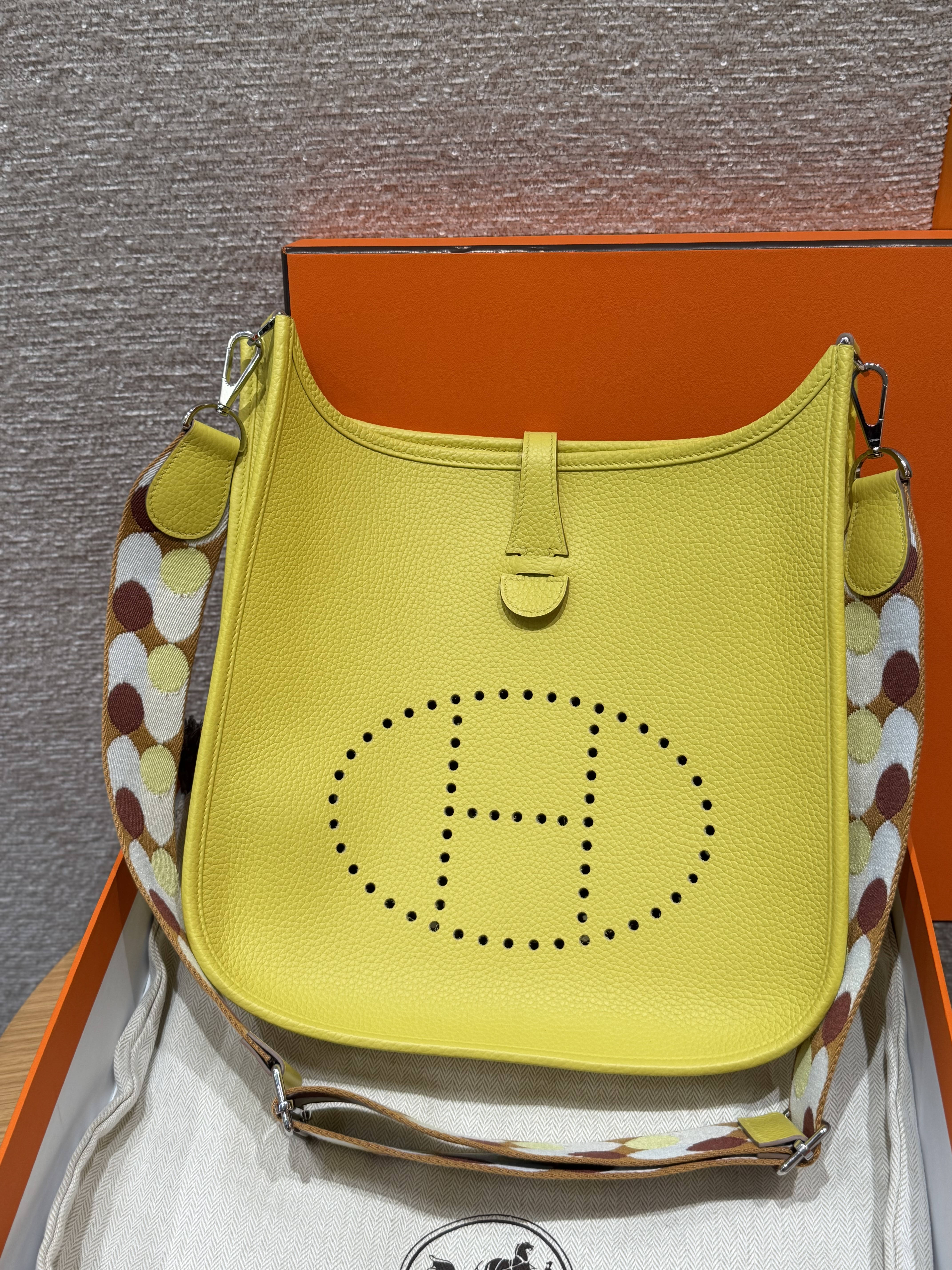 에르메스 Hermes Evelyne 29cm clemence 9R Lime/silver