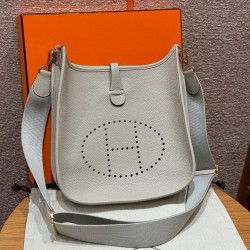 에르메스 Hermes Evelyne 29cm clemence 80 Pearl Gray/gold