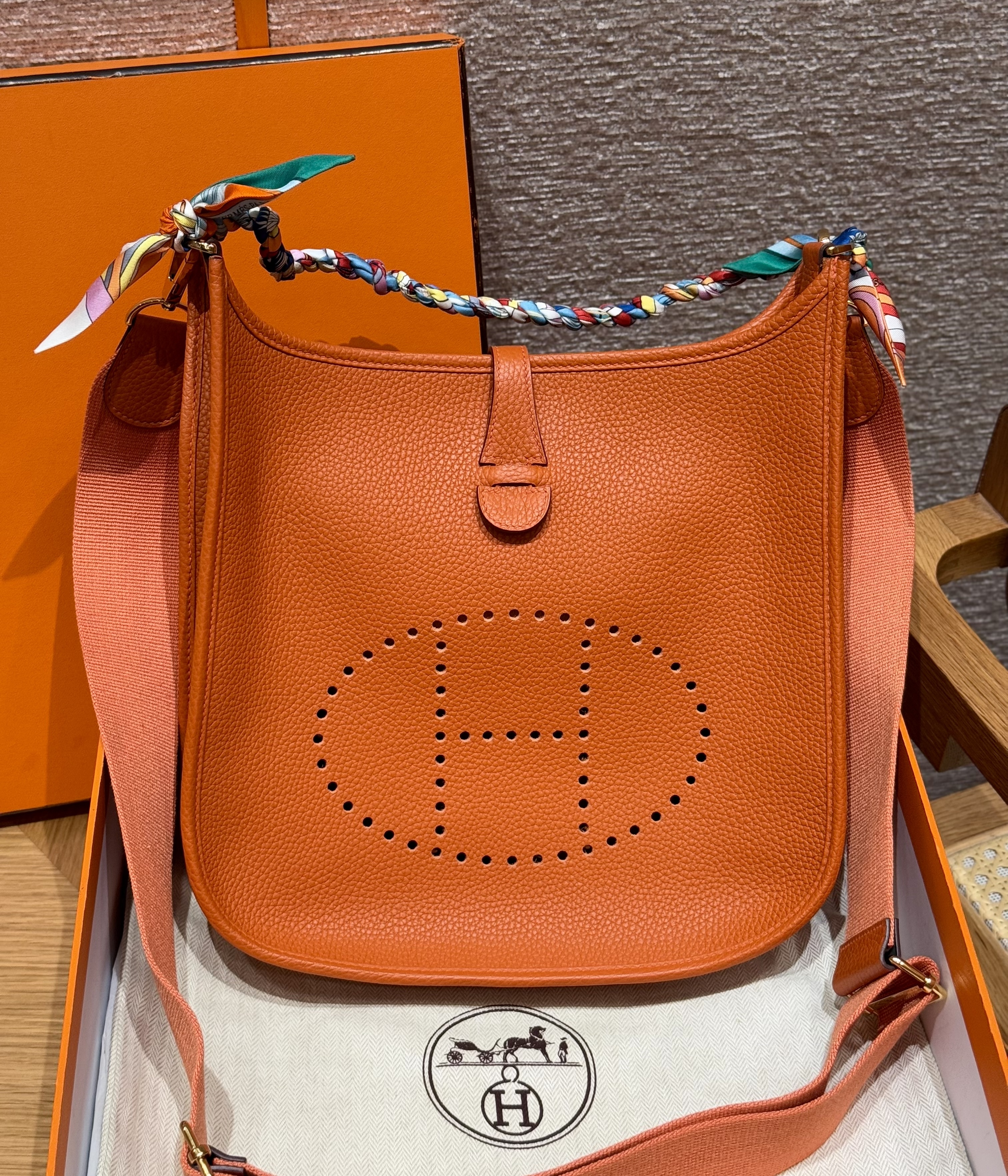 에르메스 Hermes Evelyne 29cm clemence 93 Orange/gold