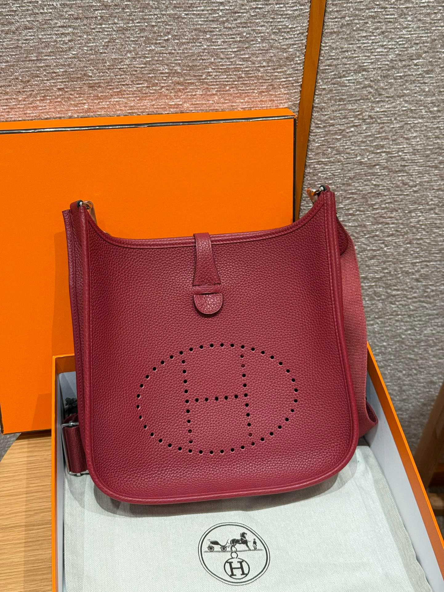 에르메스 Hermes Evelyne 29cm clemence B5 Ruby/silver
