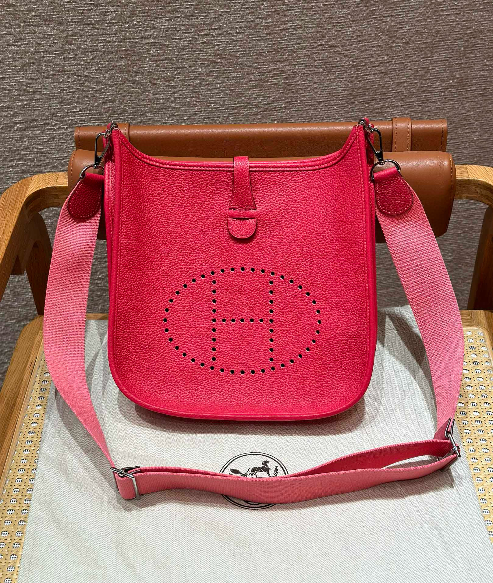 에르메스 Hermes Evelyne 29cm clemence i6 Rose extreme/silver