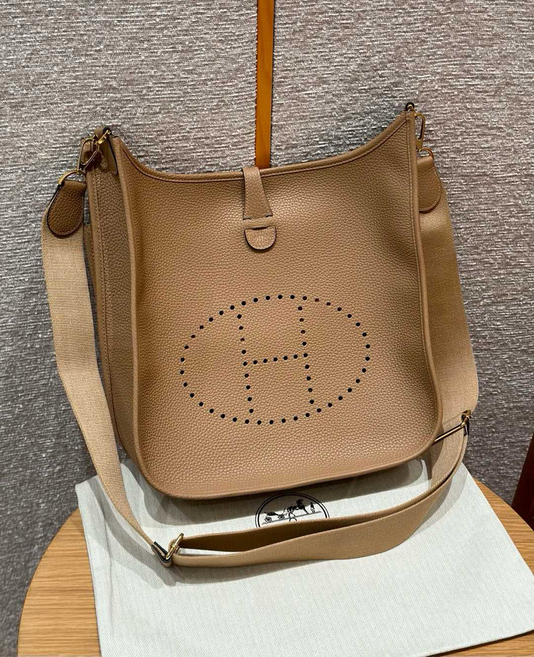 에르메스 Hermes Evelyne 29cm clemence OM Chai/gold