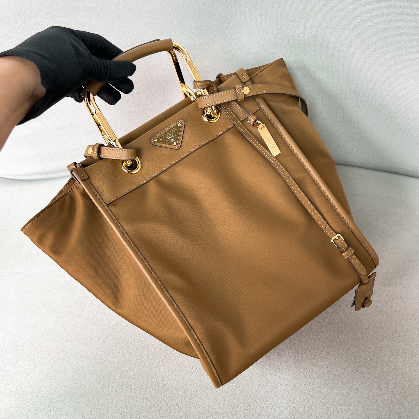 프라다 Prada 1BG578 리나일론 및 가죽 미디엄 토트백 28.5cm