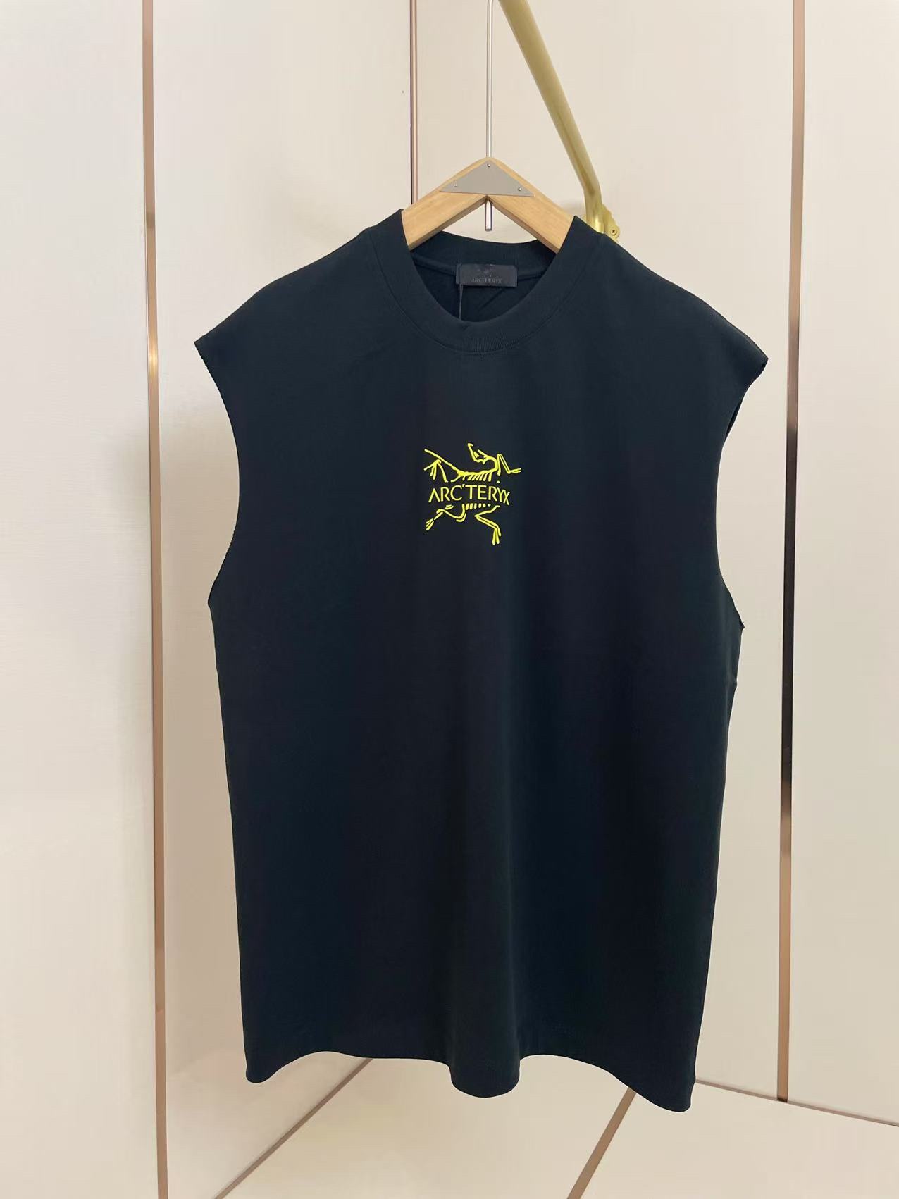 아크테릭스 ARC'TERYX 조끼