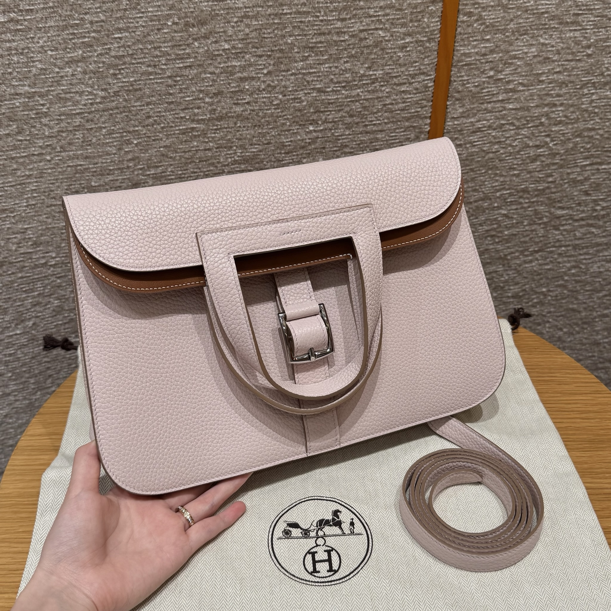 에르메스 Hermes Halzan 31cm clemence 09 Mauve pale and 37 Gold/silver