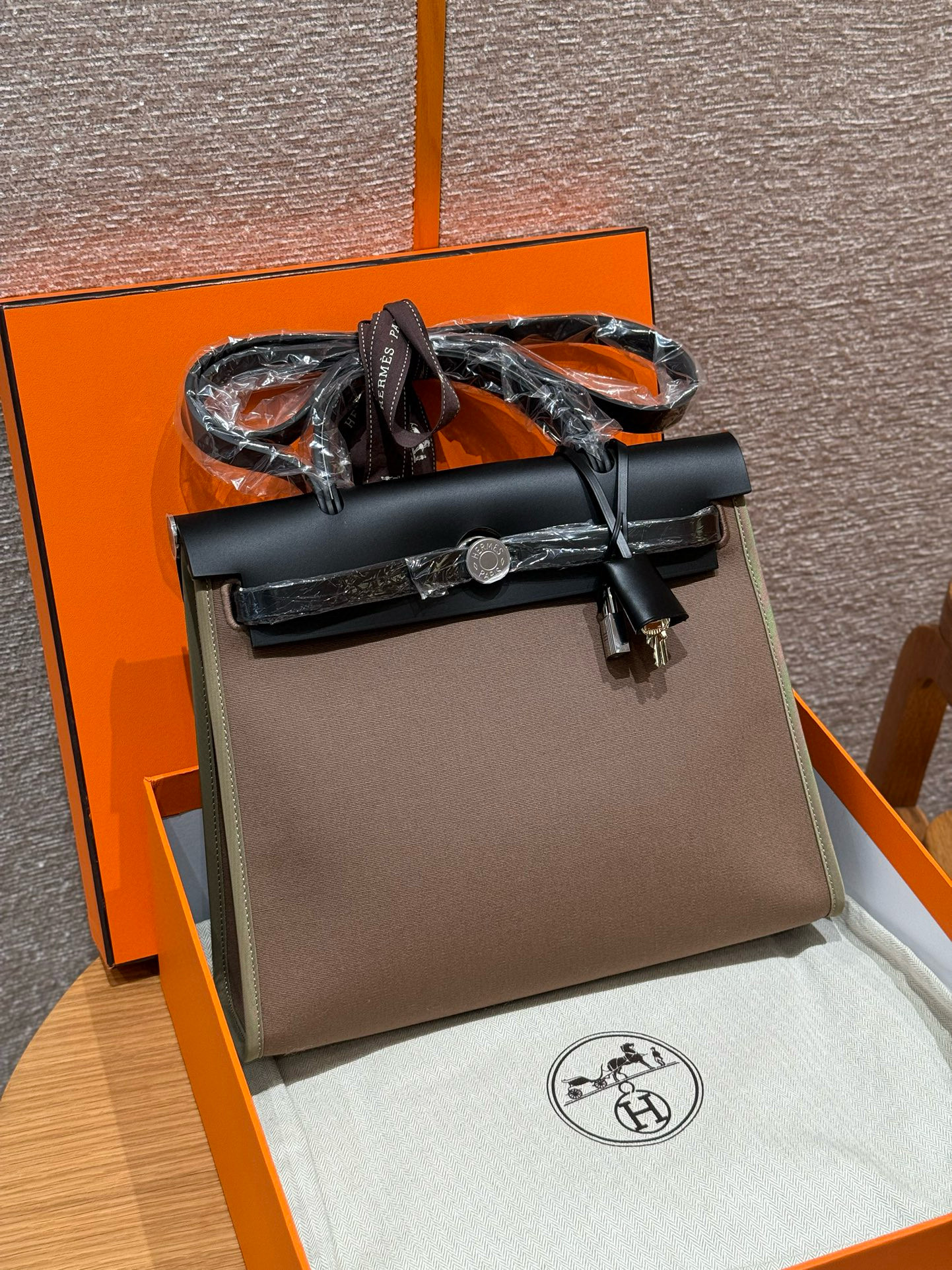 에르메스 Hermes Herbag 31cm canvas and cowhide 18 Etoupe and 89 noir/silver