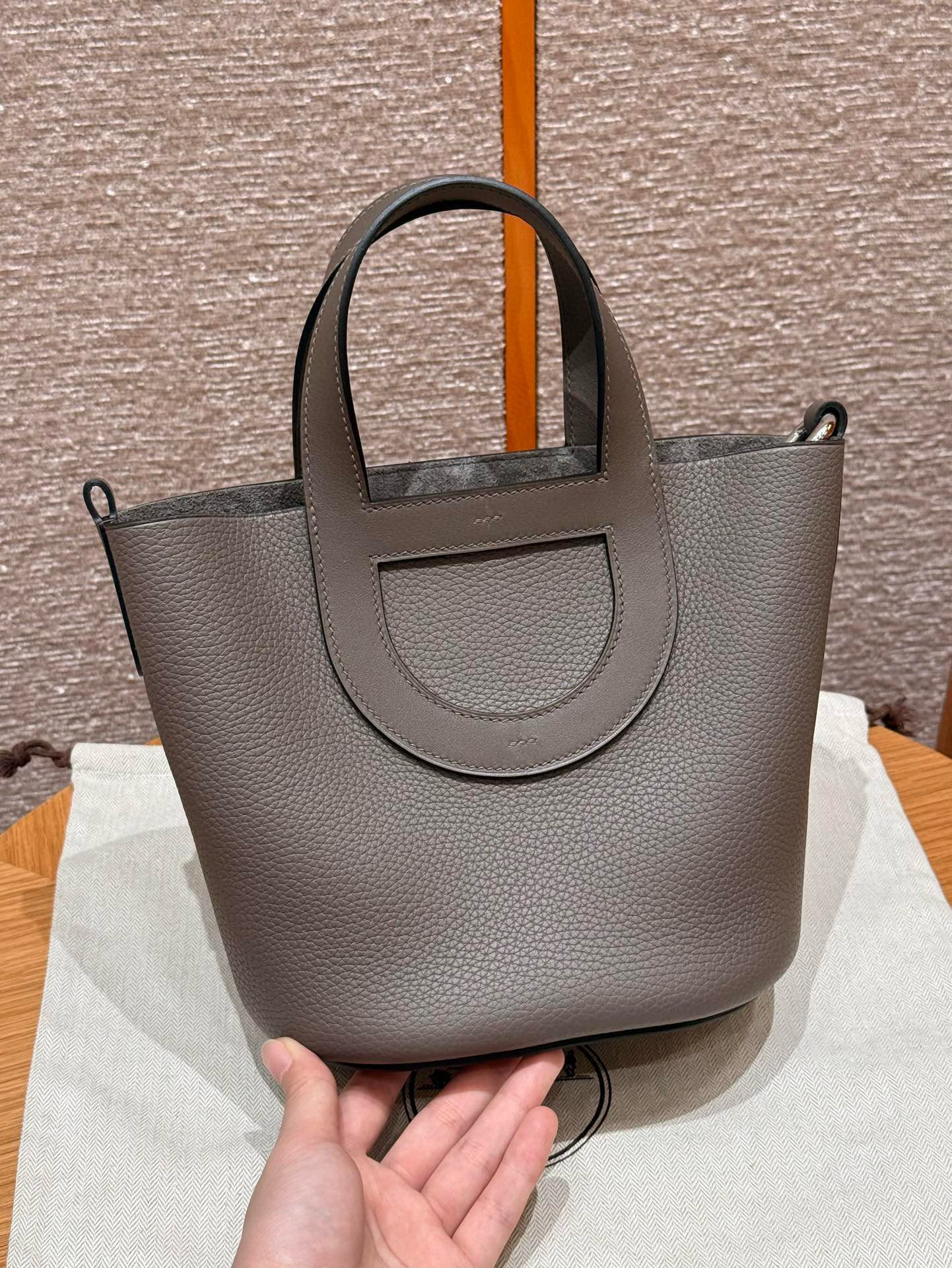 에르메스 Hermes in the loop 18cm Clemence 8F Gris etain/silver