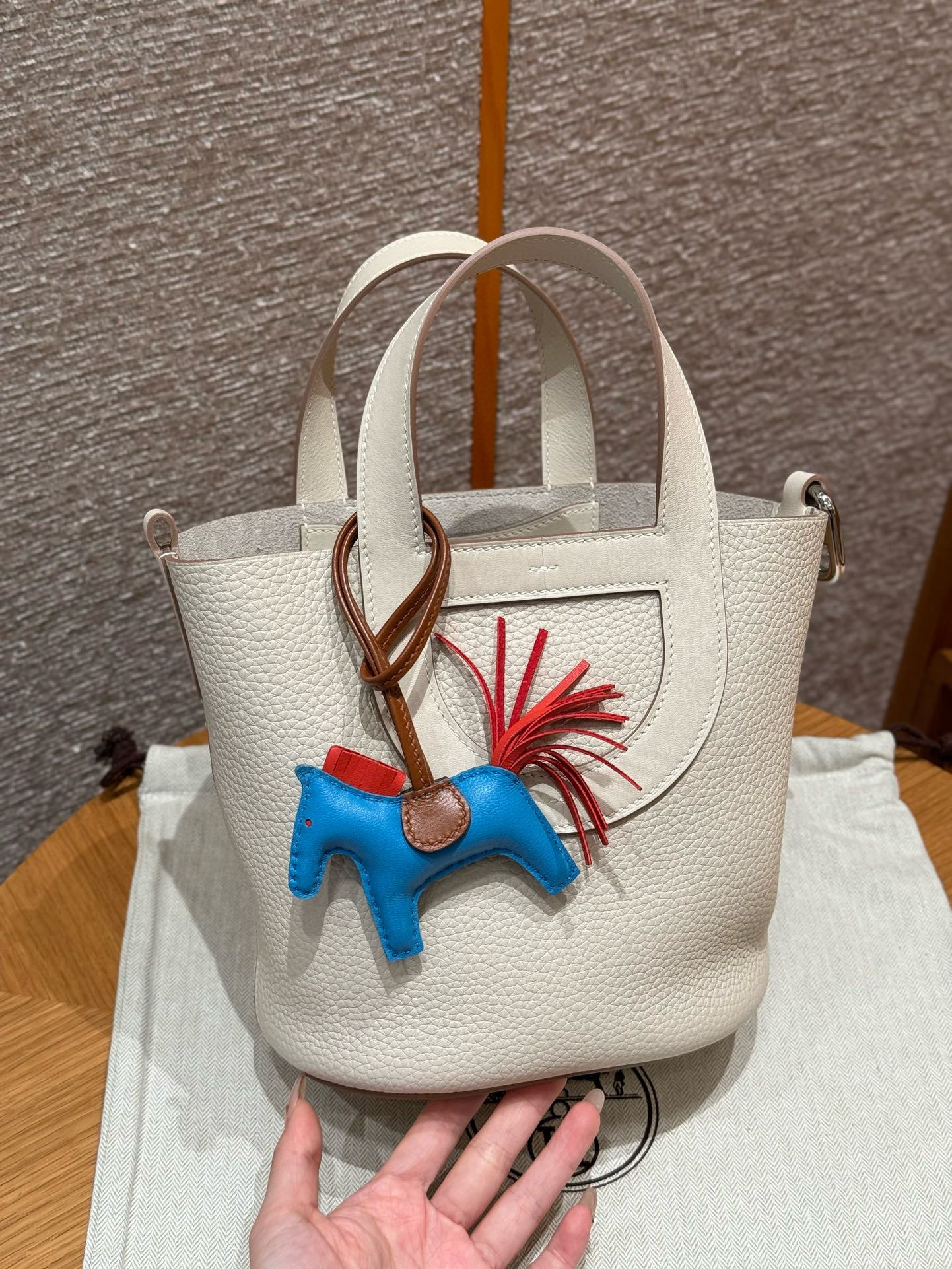 에르메스 Hermes in the loop 18cm Clemence 10 Craie/silver