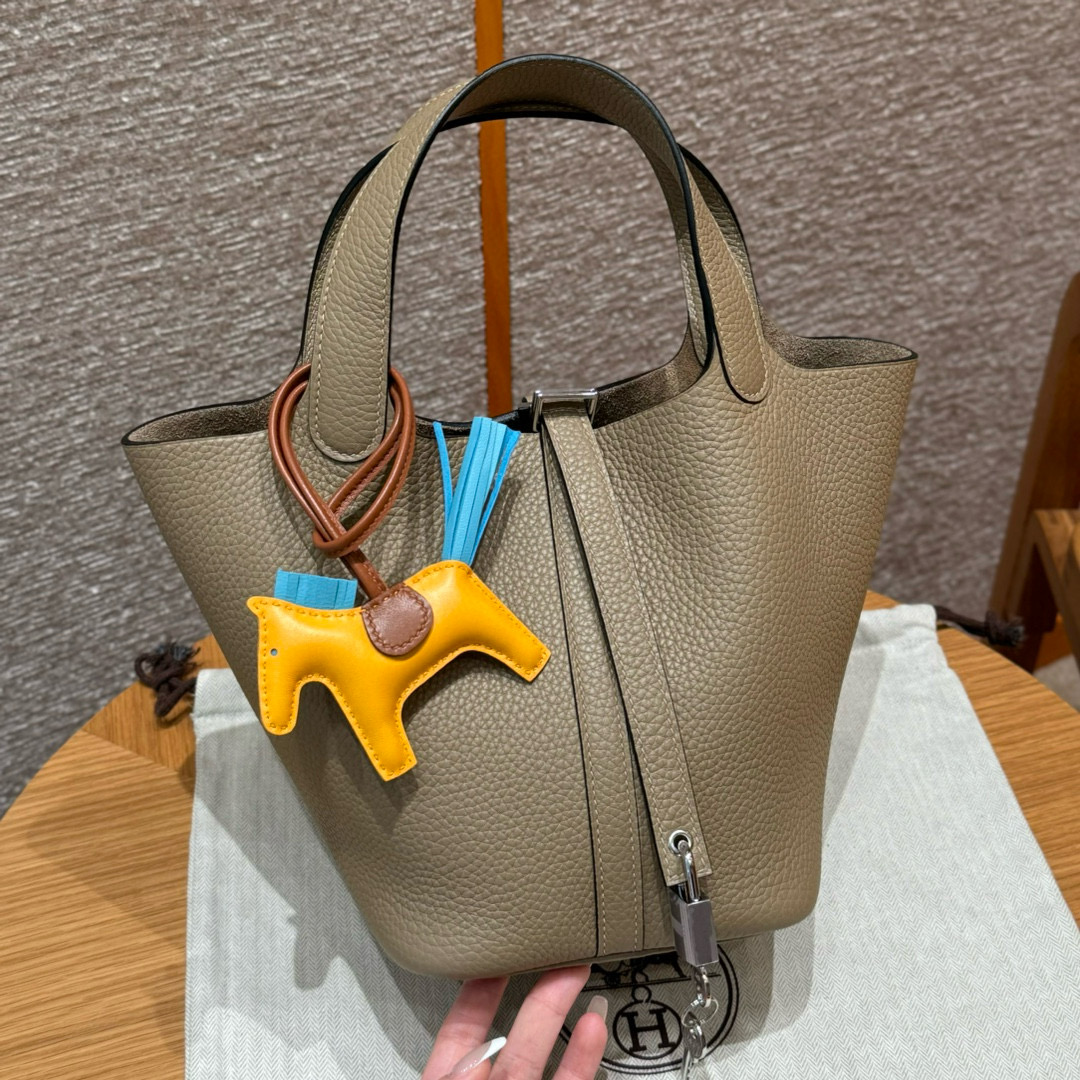 에르메스 Hermes Picotin lock 18cm clemence 8Q Beige Marfa/silver