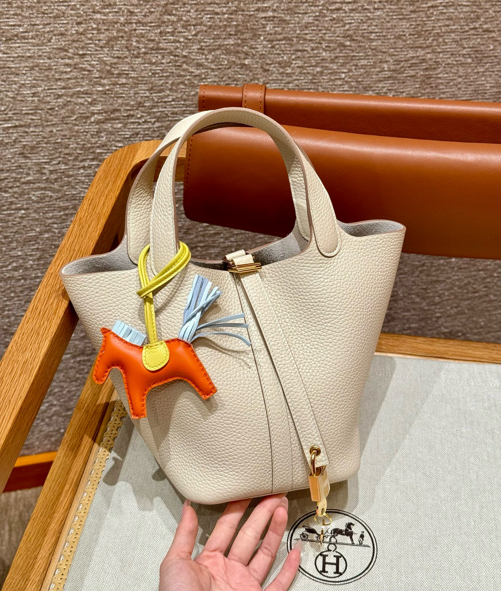 에르메스 Hermes Picotin lock 18cm clemence 10 Craie/gold
