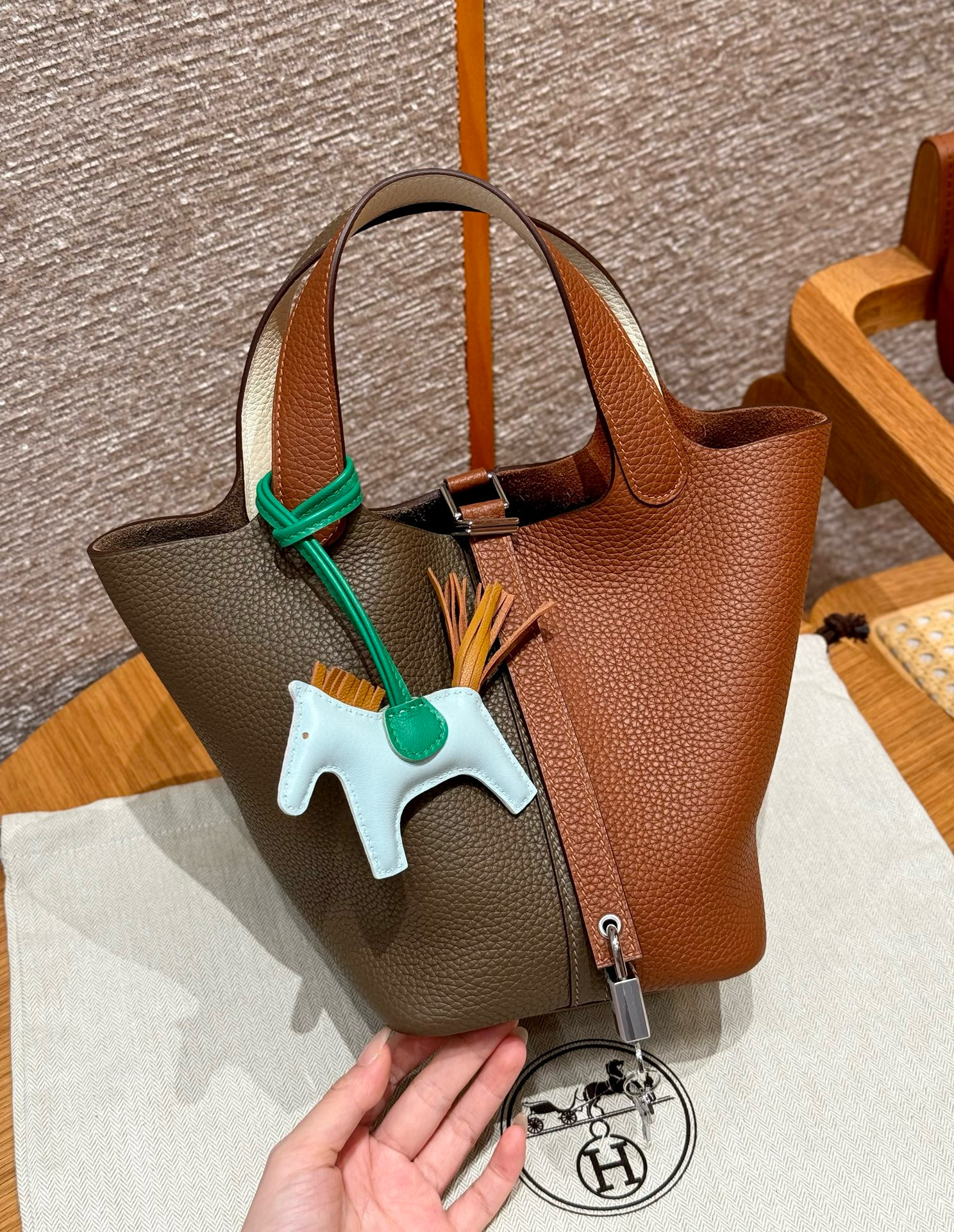 에르메스 Hermes Picotin lock 18cm clemence 18 Etoupe 37 Gold 10 Craie/silver