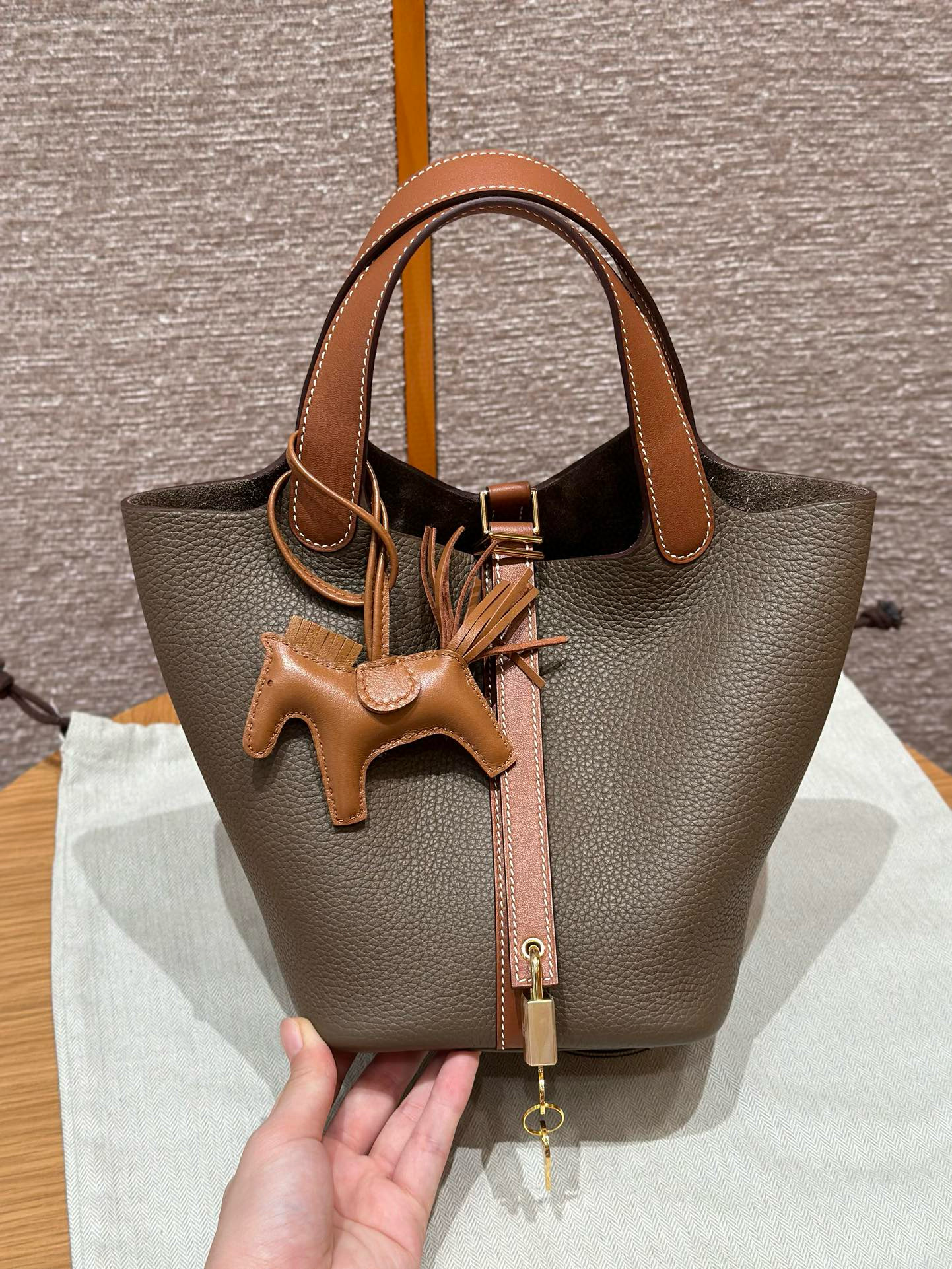 에르메스 Hermes Picotin lock 18cm clemence 18 Etoupe and 37 Gold/gold