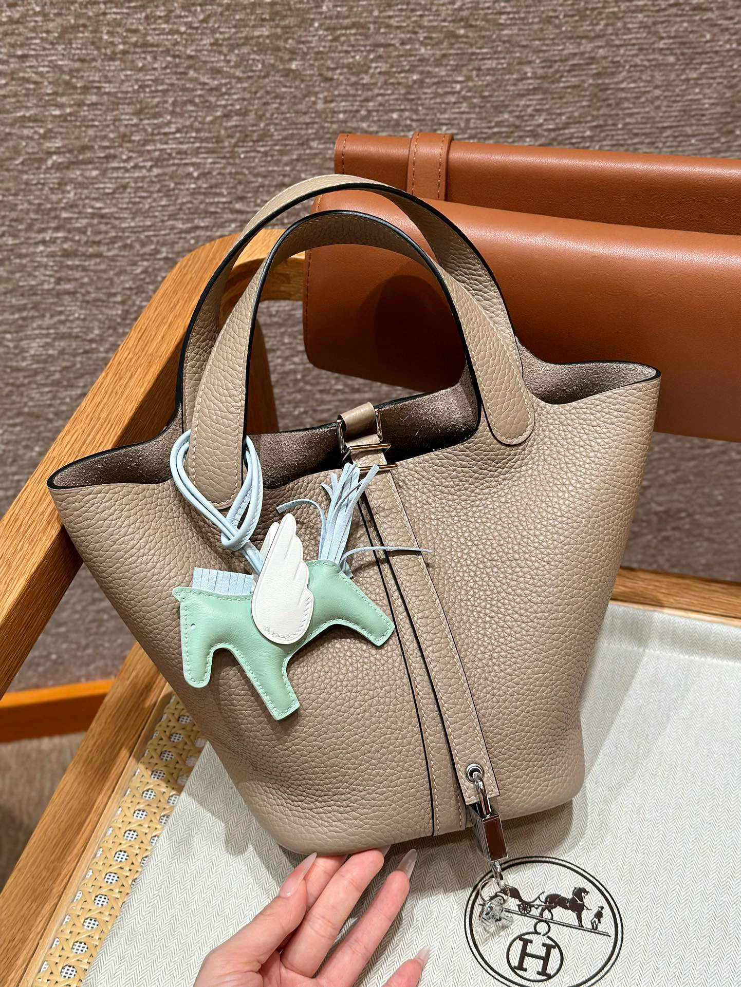 에르메스 Hermes Picotin lock 18cm clemence 81 Gris tourtlle/silver
