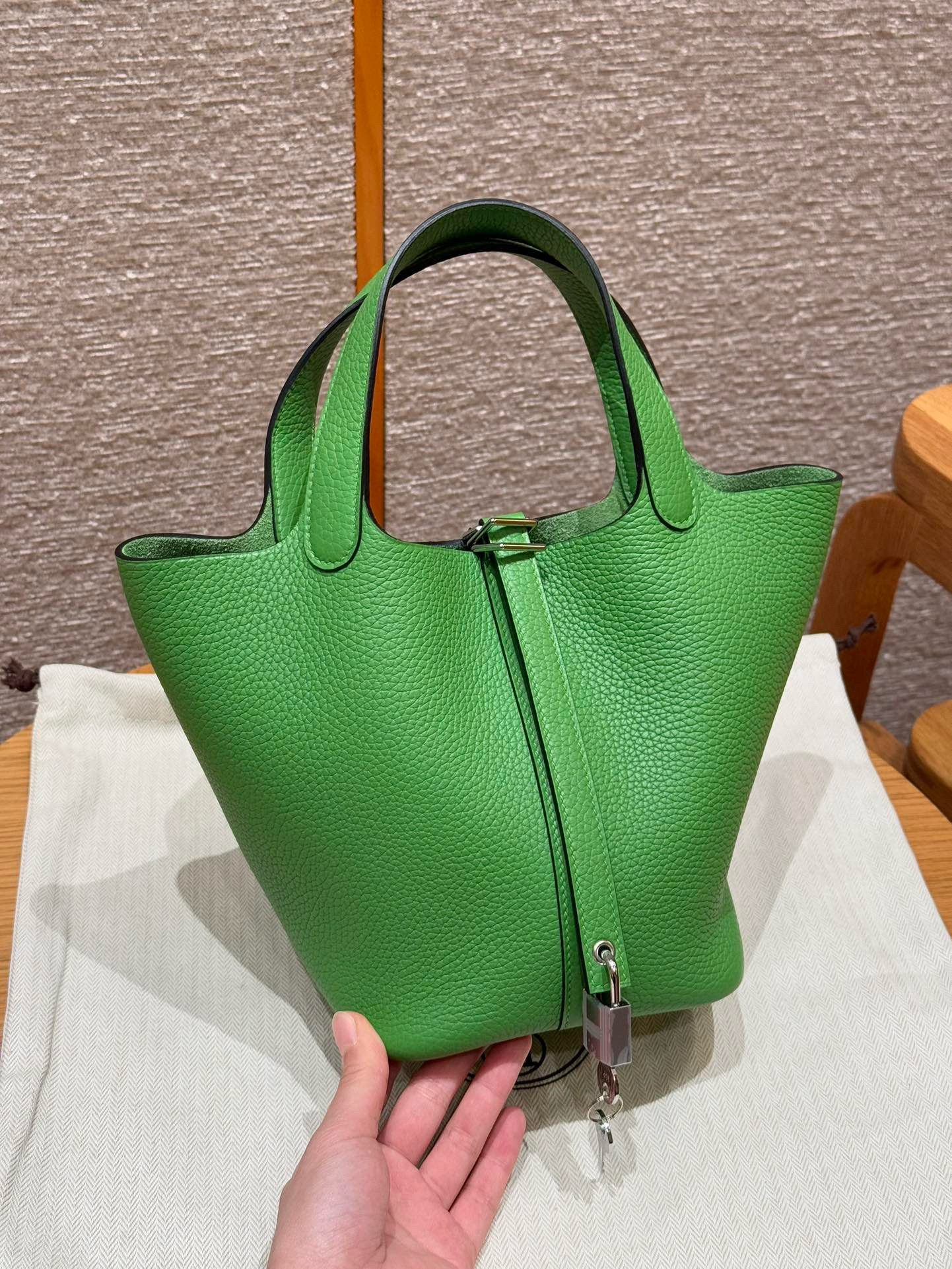 에르메스 Hermes Picotin lock 18cm clemence A8 Jert Yucca/sliver