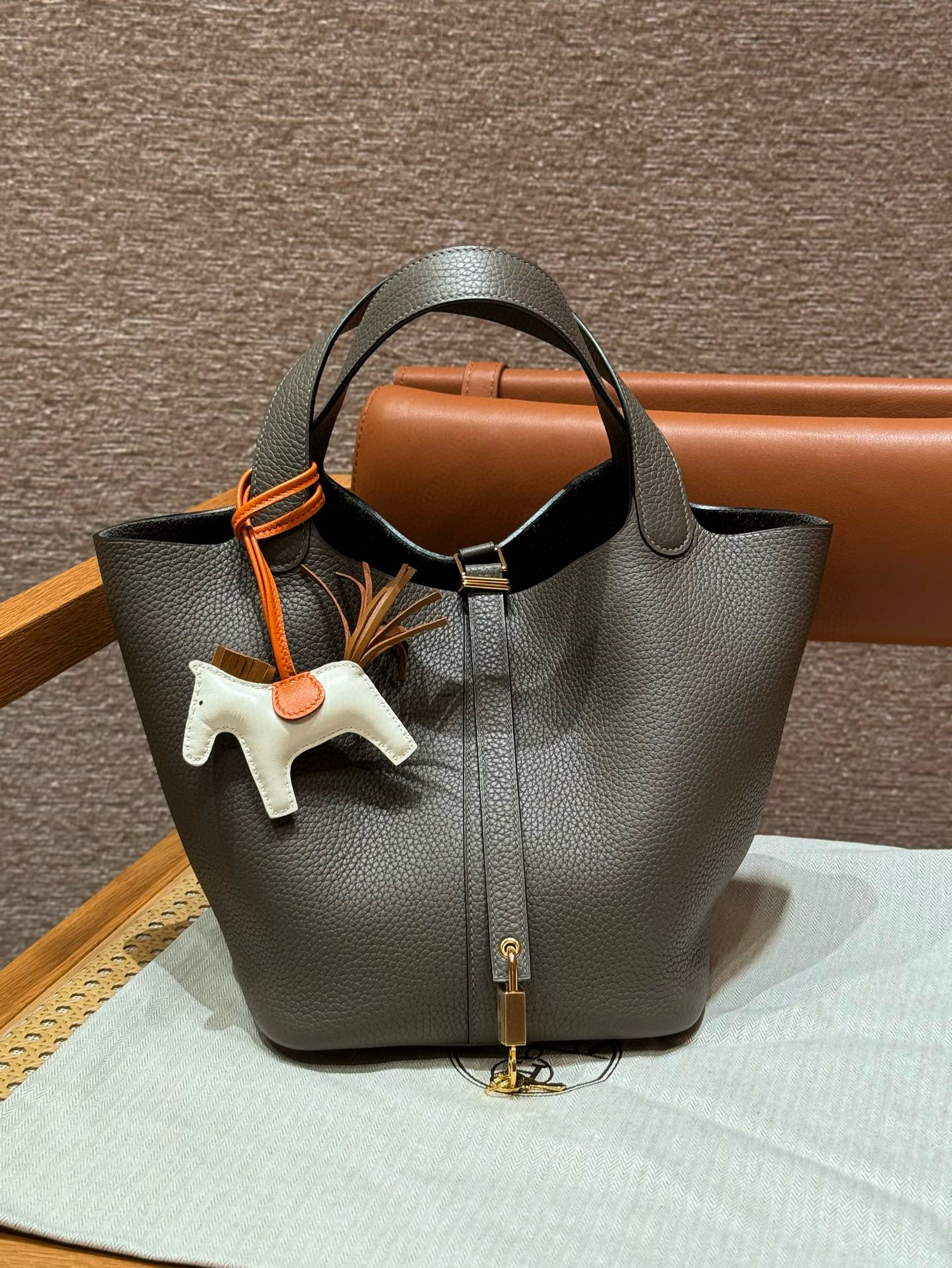 에르메스 Hermes Picotin lock 22cm clemence 8F Gris etain/gold