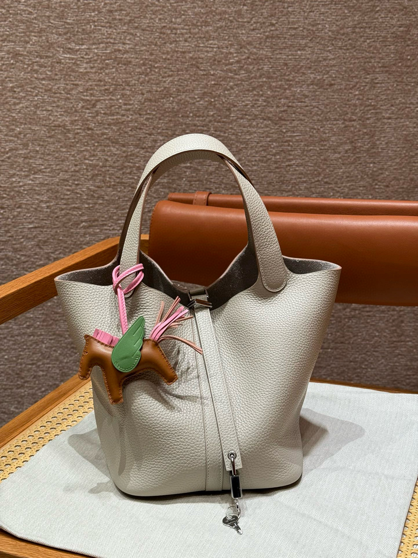 에르메스 Hermes Picotin lock 22cm clemence 8L Beton/silver
