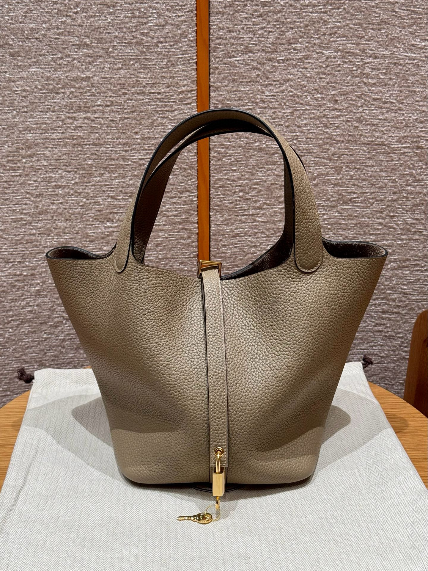 에르메스 Hermes Picotin lock 22cm clemence 8Q Beige Marfa/gold