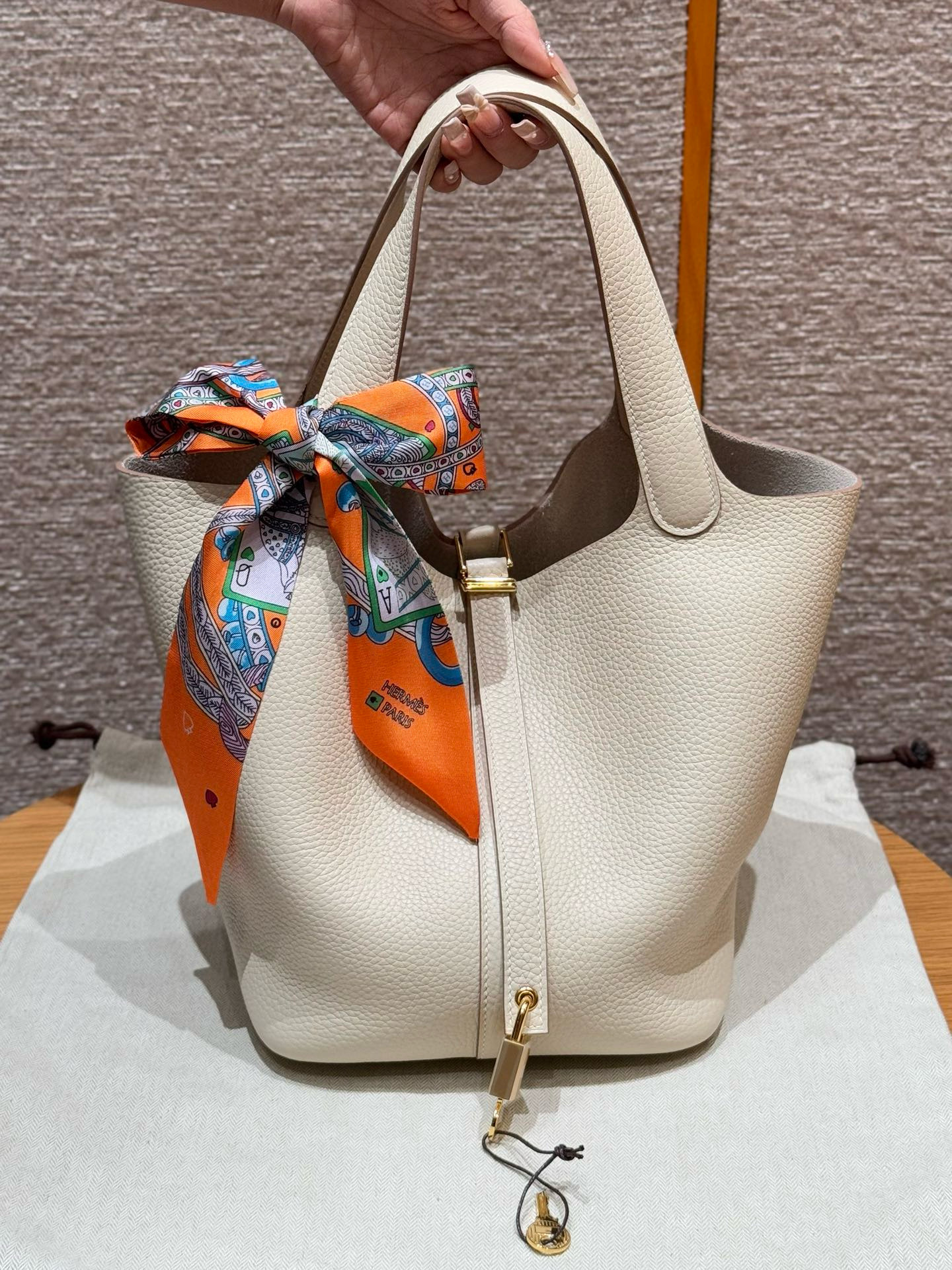 에르메스 Hermes Picotin lock 22cm clemence 10 Craie/gold