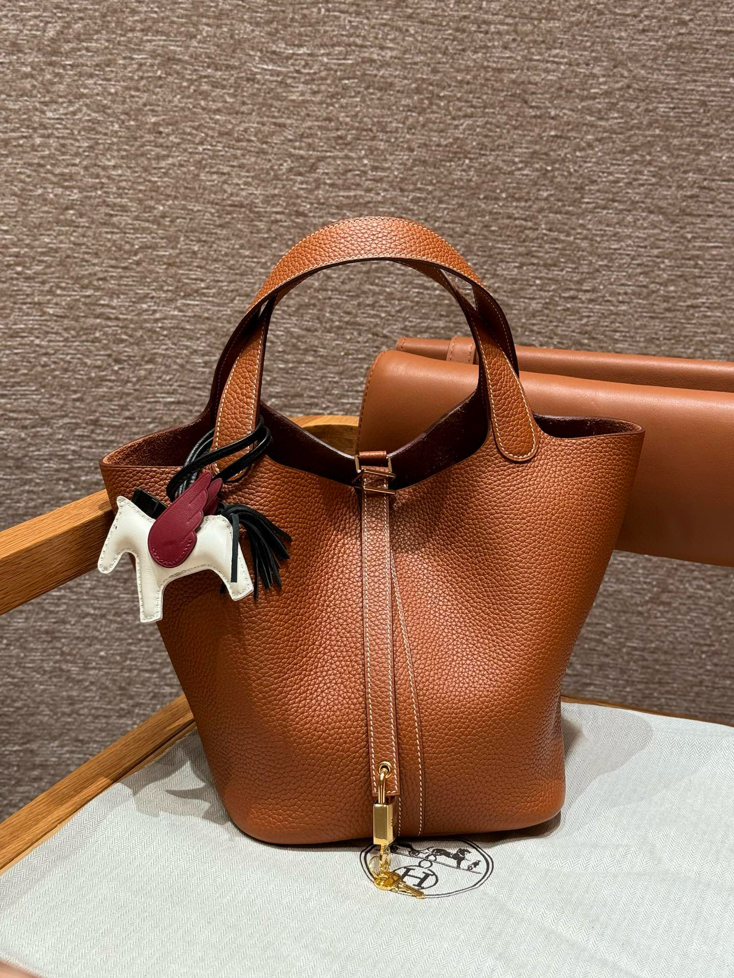 에르메스 Hermes Picotin lock 22cm clemence 37 Gold/gold