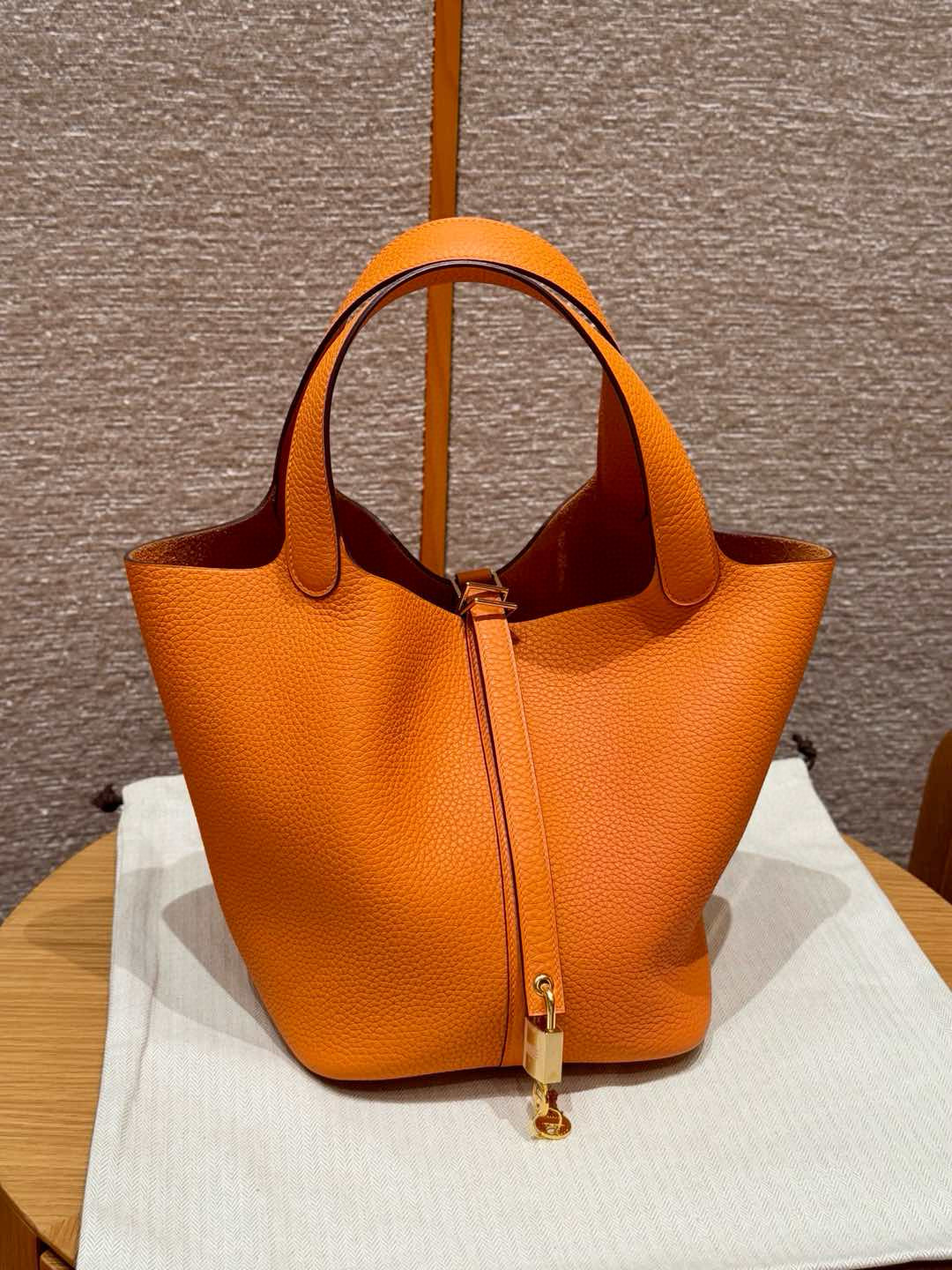 에르메스 Hermes Picotin lock 22cm clemence 93 Orange/gold