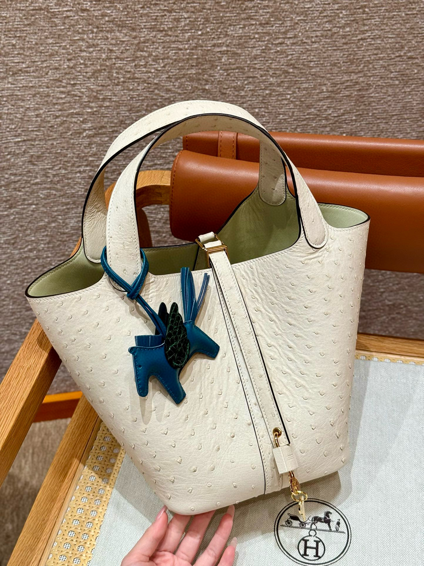 에르메스 Hermes Picotin lock 22cm KK ostrich i2 Nata/gold