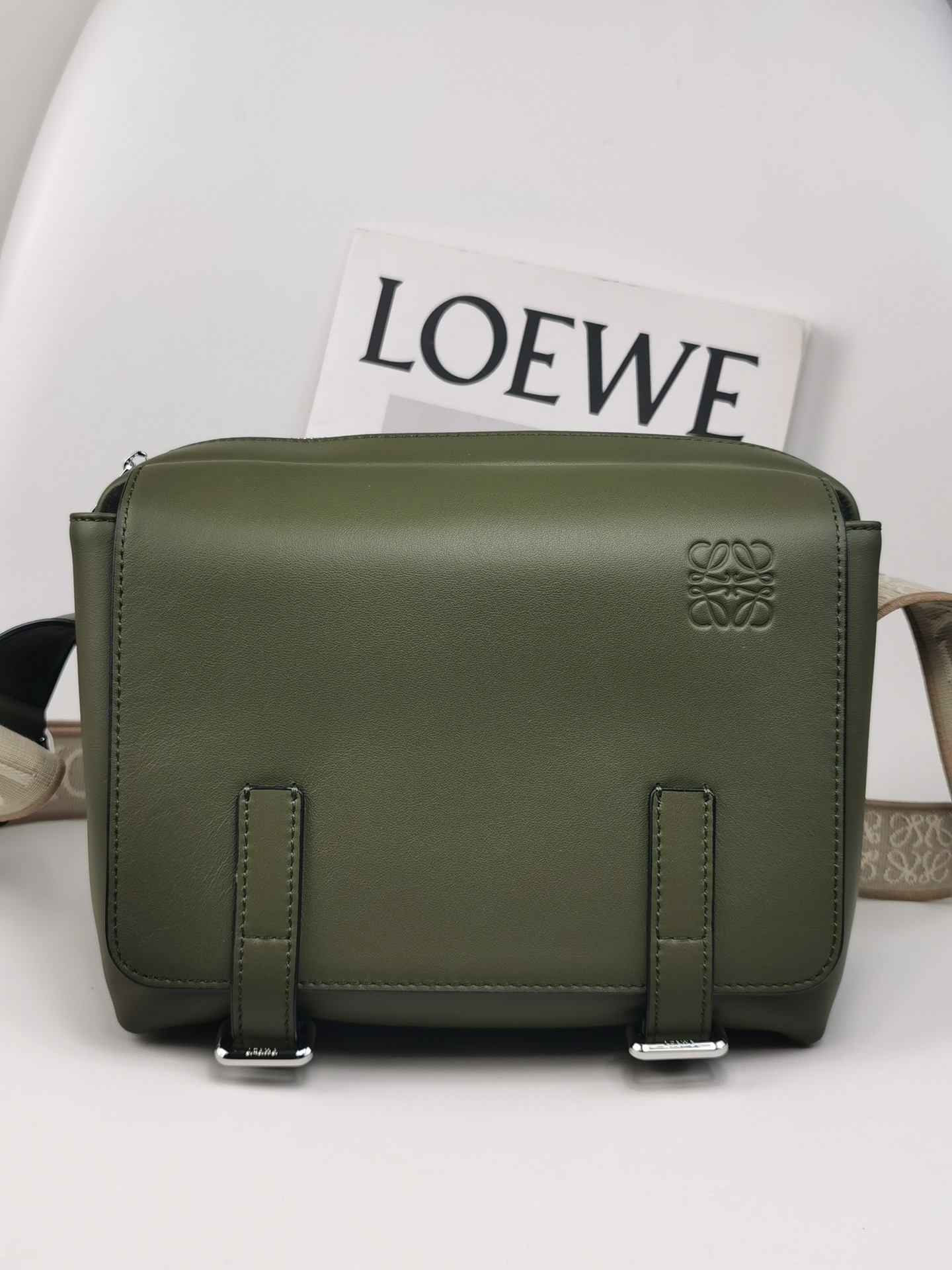 로에베 Loewe A74 military messenger 23CM