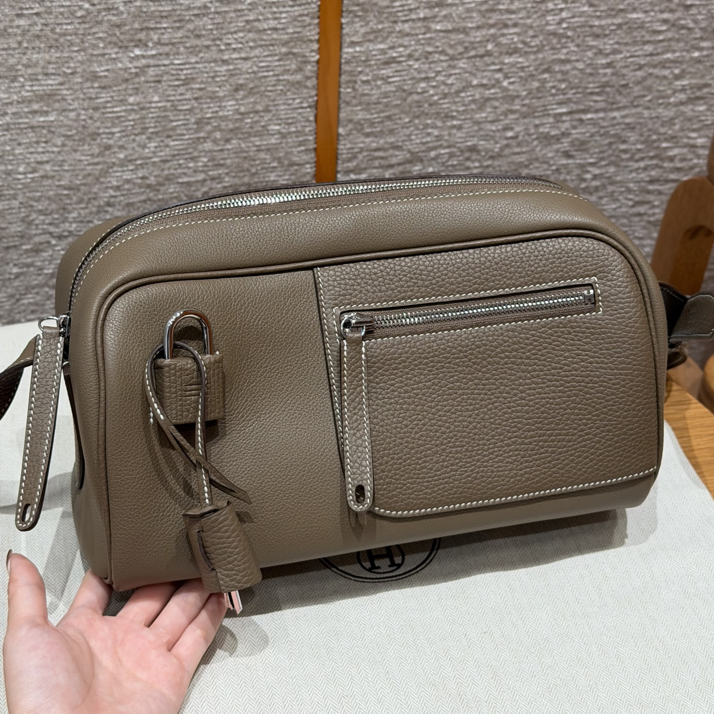 에르메스 Hermes Nouceau On Body 29cm evercolor 18 Etoupe/silver