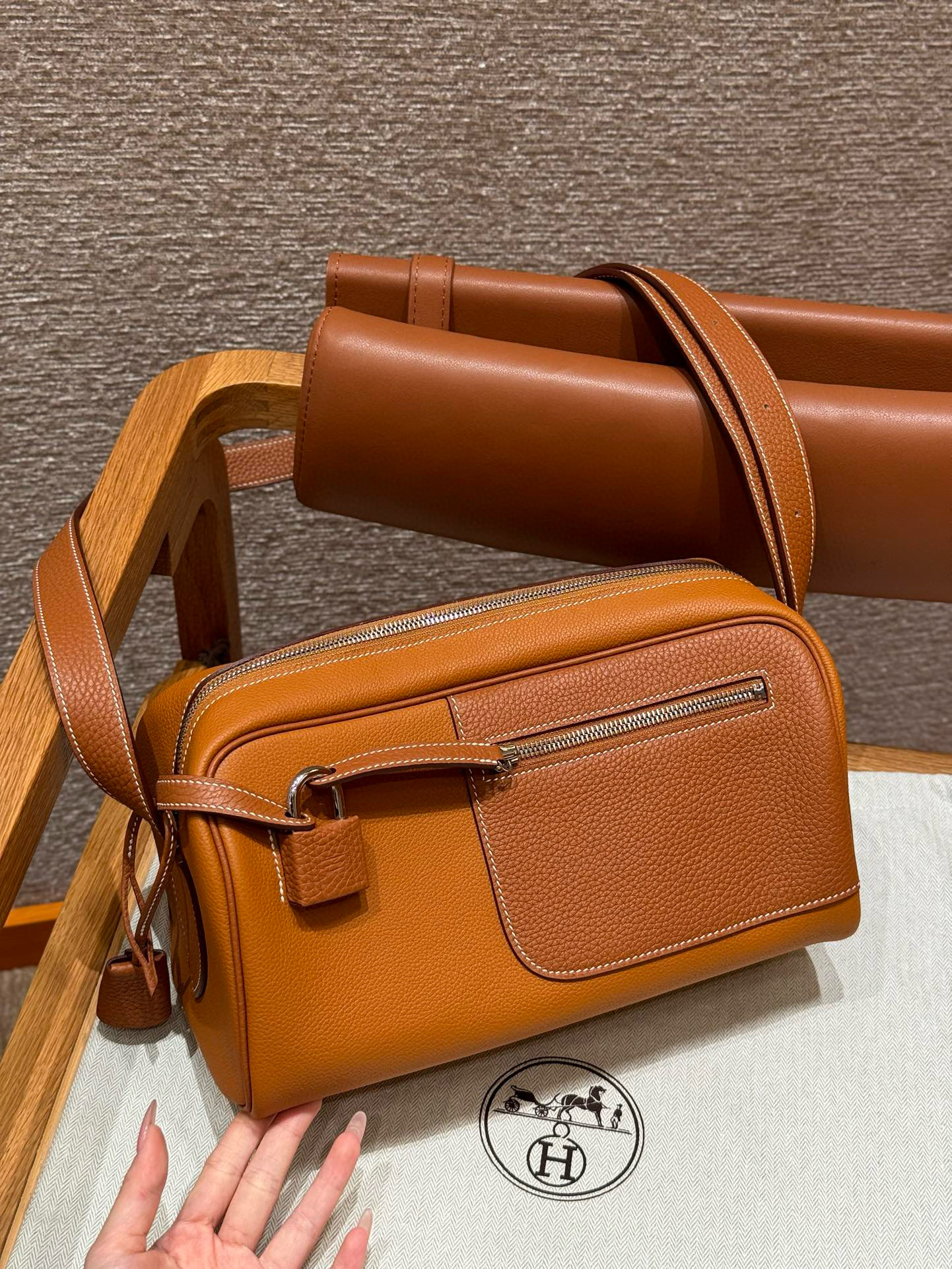 에르메스 Hermes Nouceau On Body 29cm evercolor and Clemence 37 Gold/silver