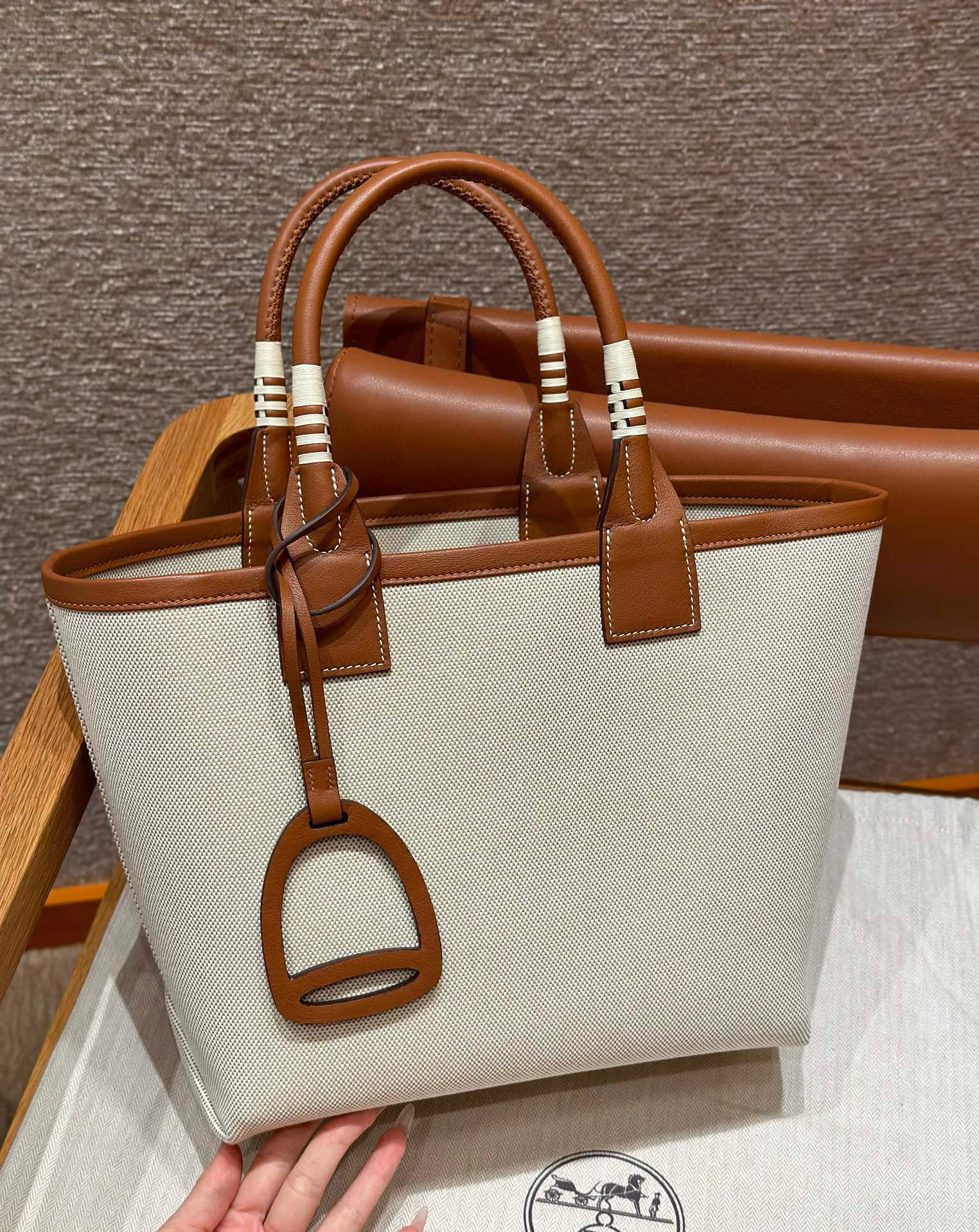 에르메스 Hermes Steeple 28cm Canvas and Swift 37 Gold