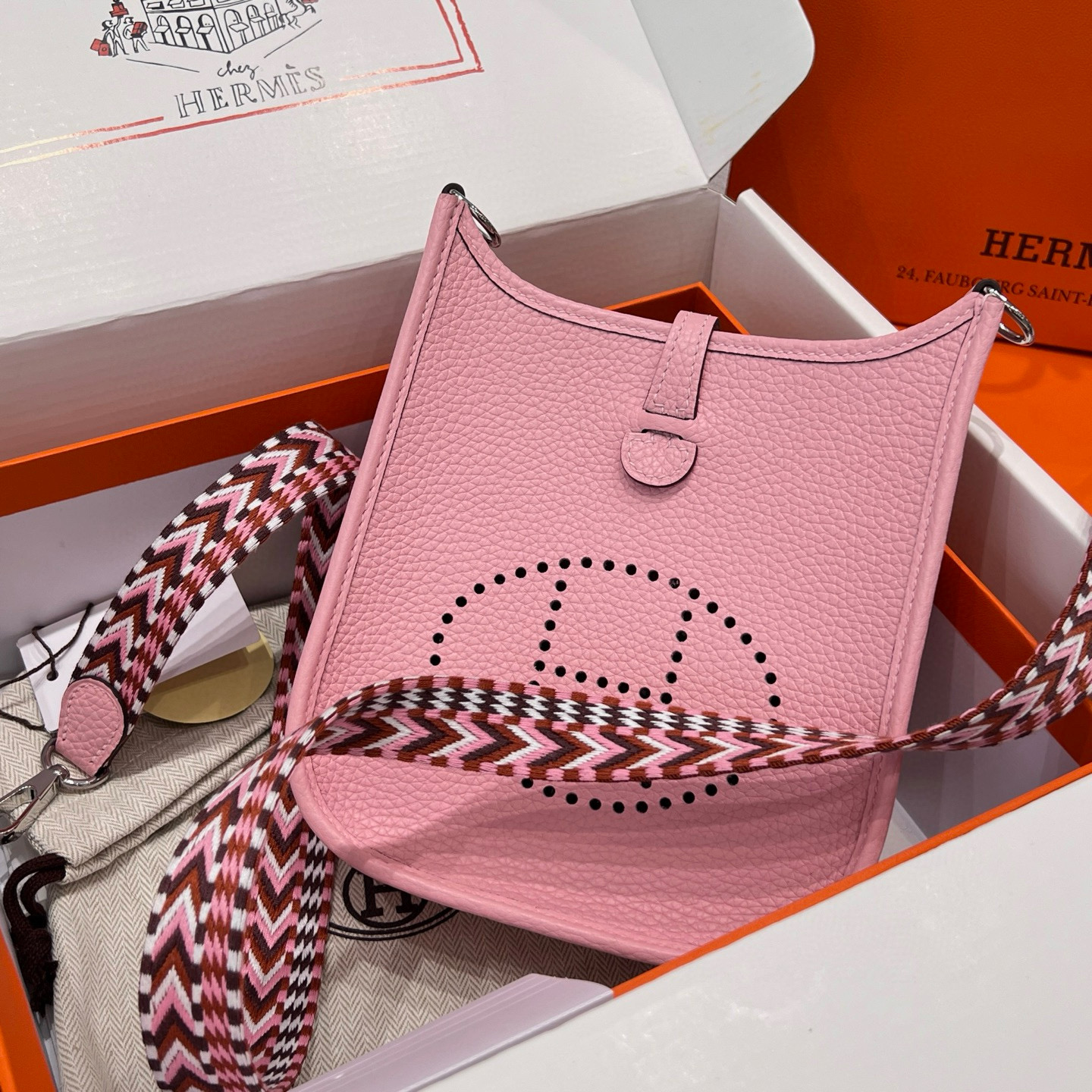 에르메스 Hermes Evelyne 16cm TC 3Q Rose Sakura/silver