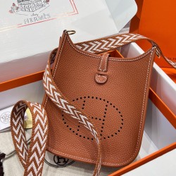 에르메스 Hermes Evelyne 16cm TC 37 Gold/gold