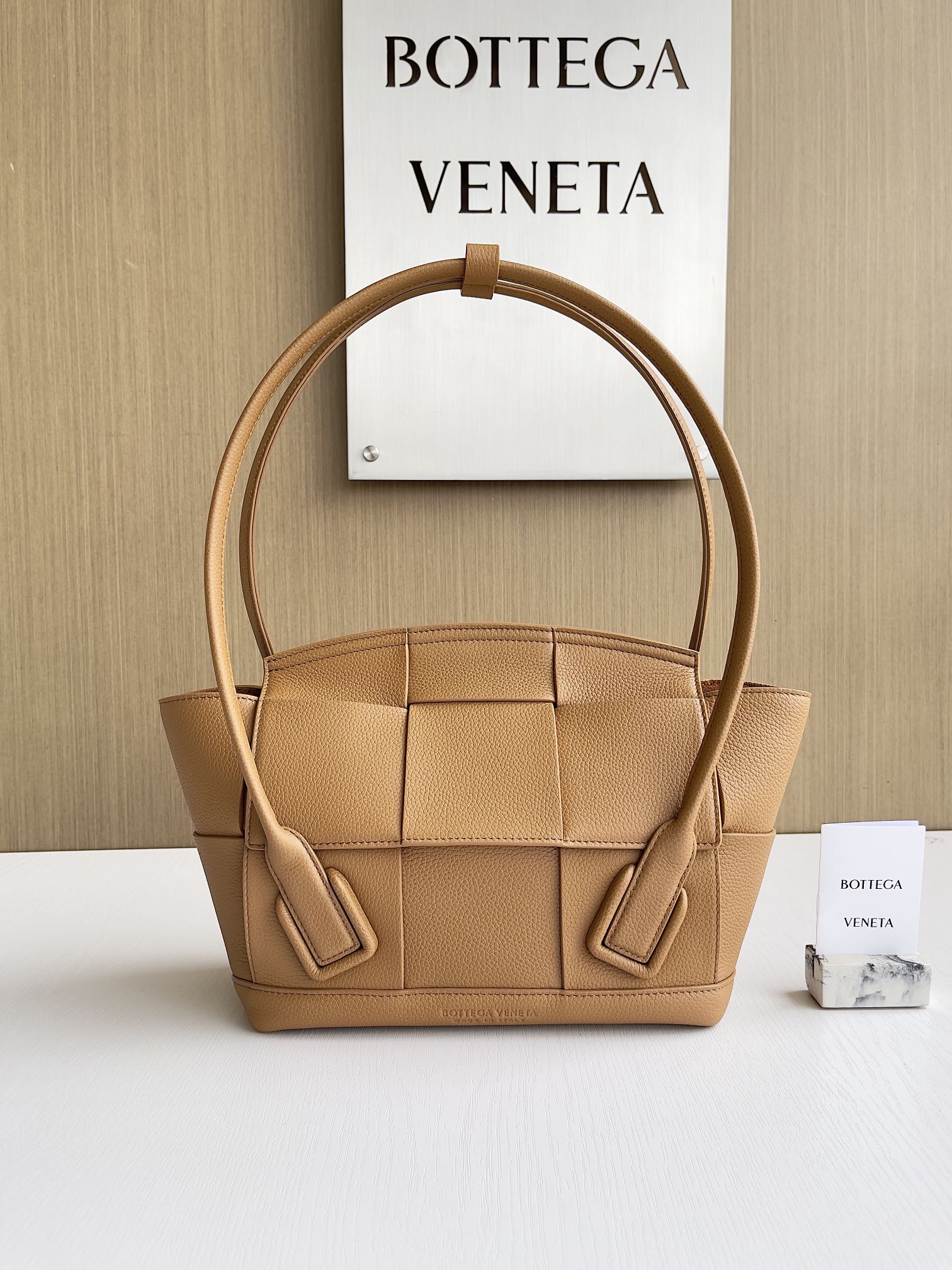 보테가베네타 Bottega Veneta 575943 Arco 33cm